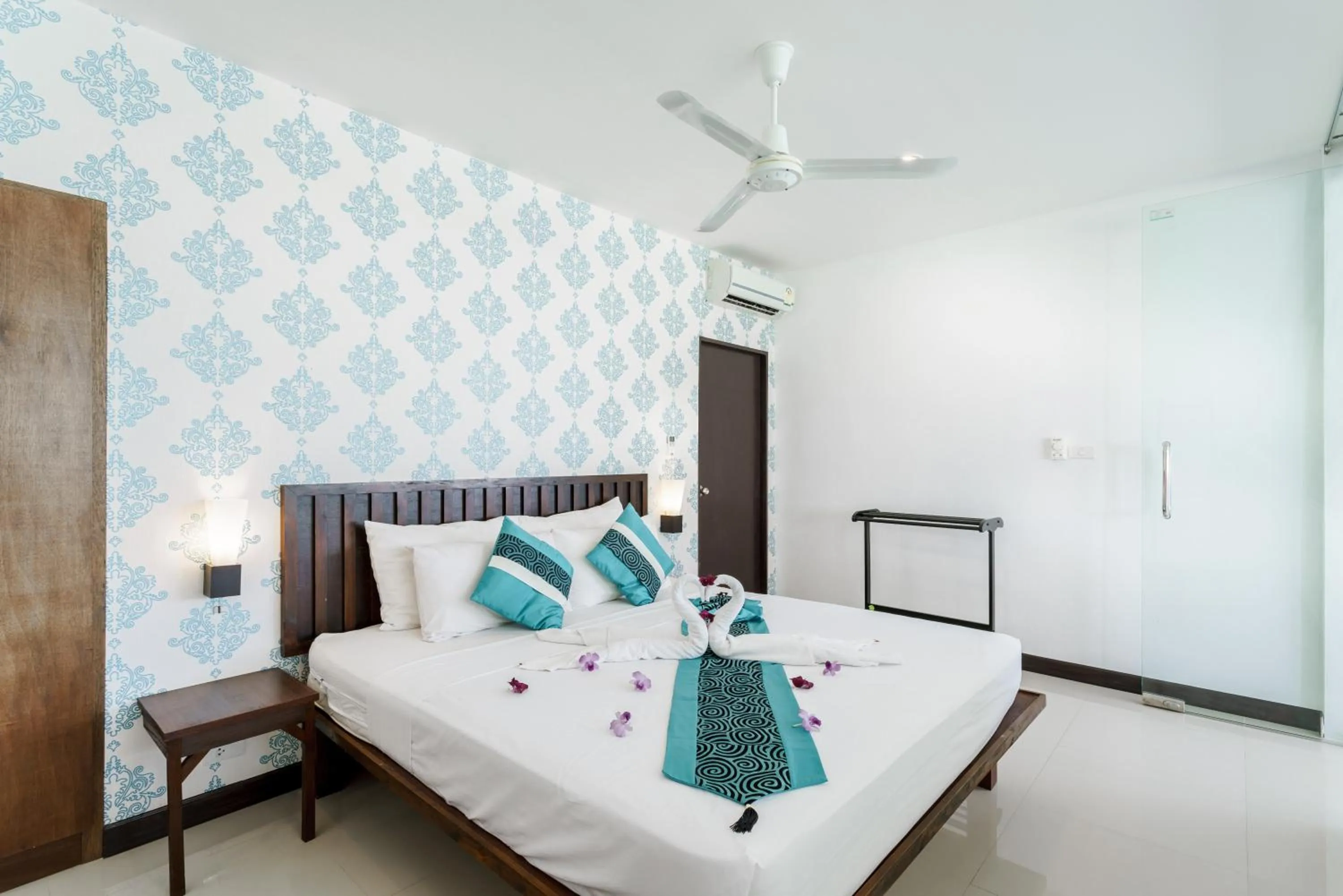 Bed in Samui Pier Beach Front & Resort