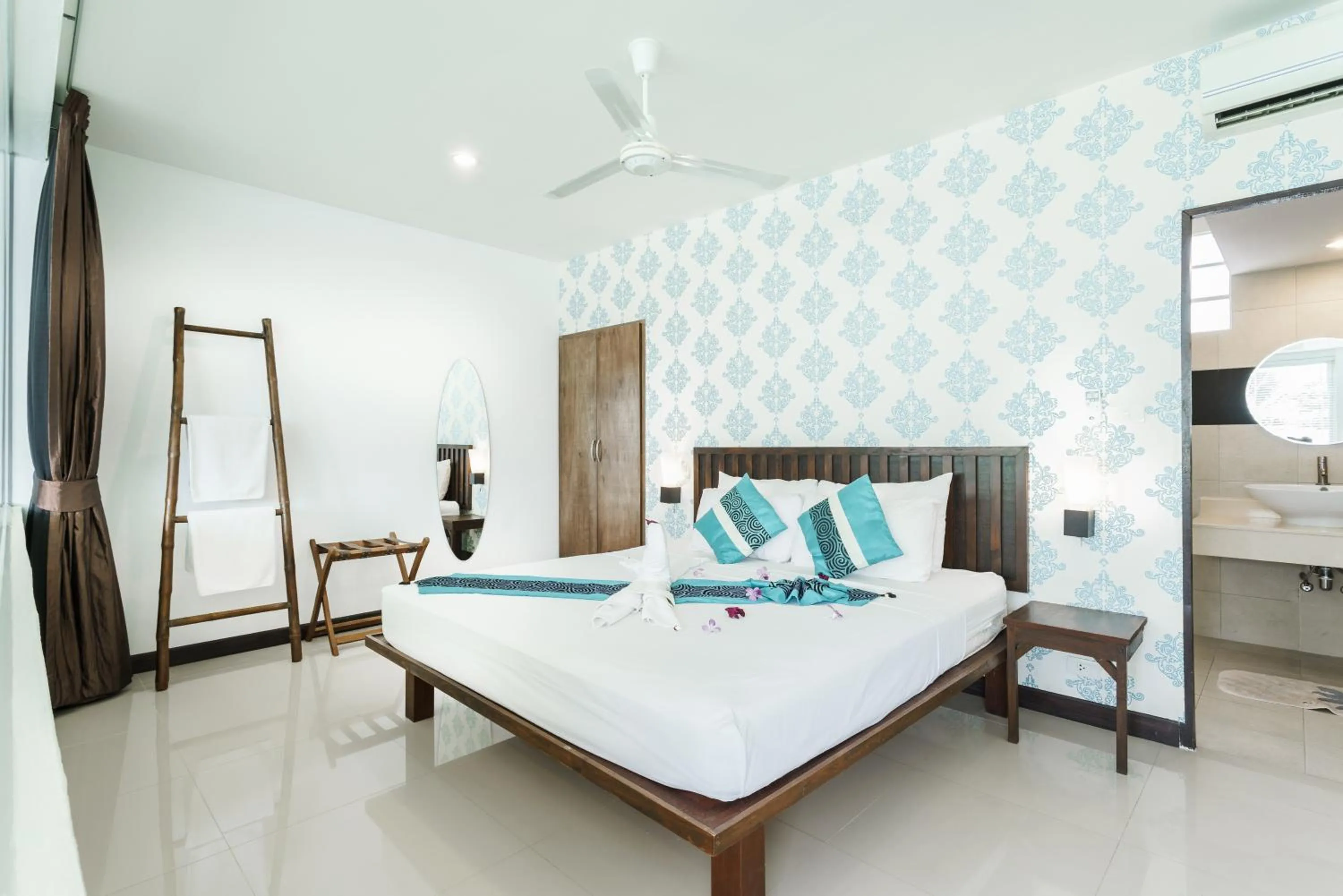 Bed in Samui Pier Beach Front & Resort