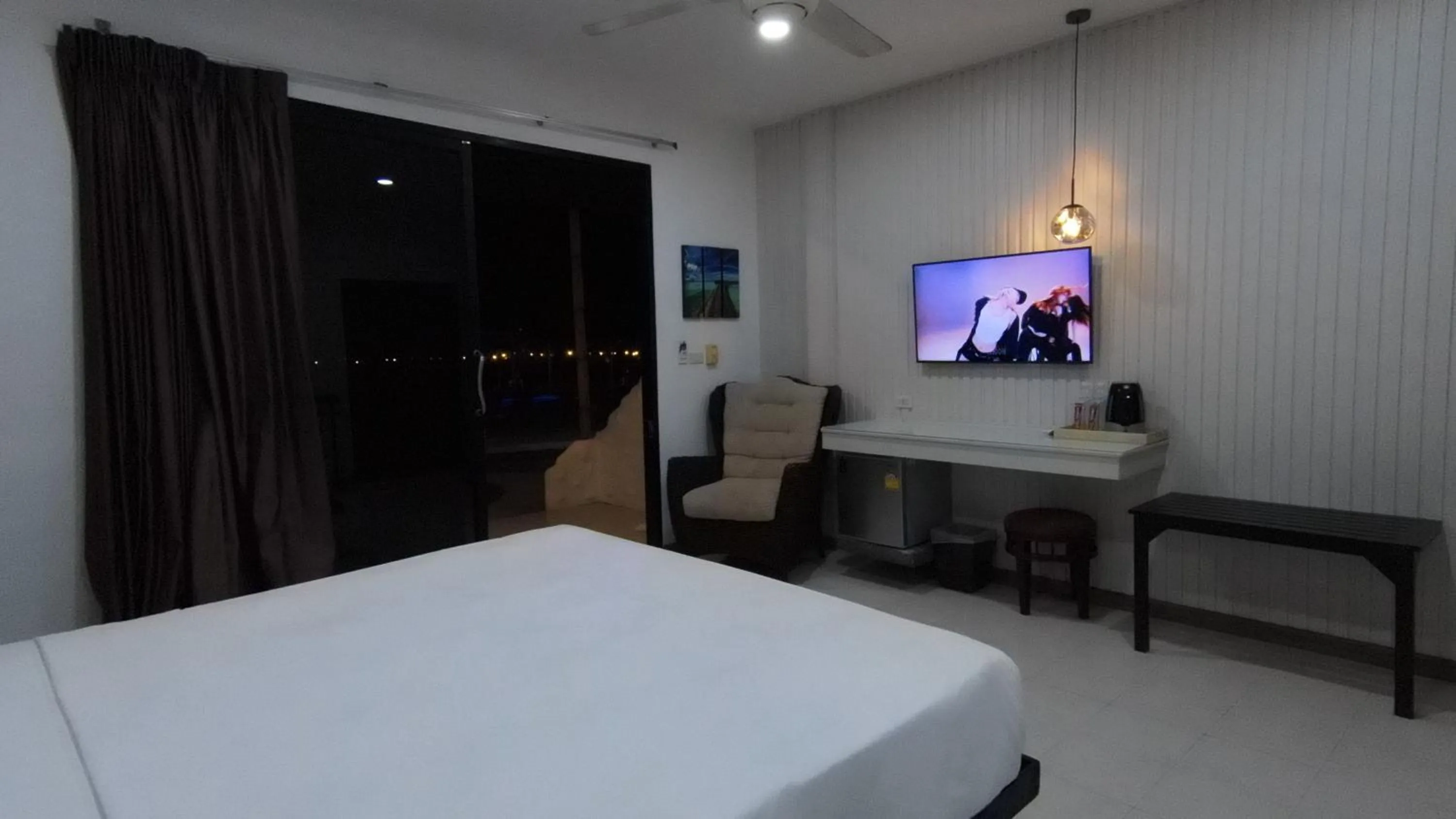 Bed in Samui Pier Beach Front & Resort