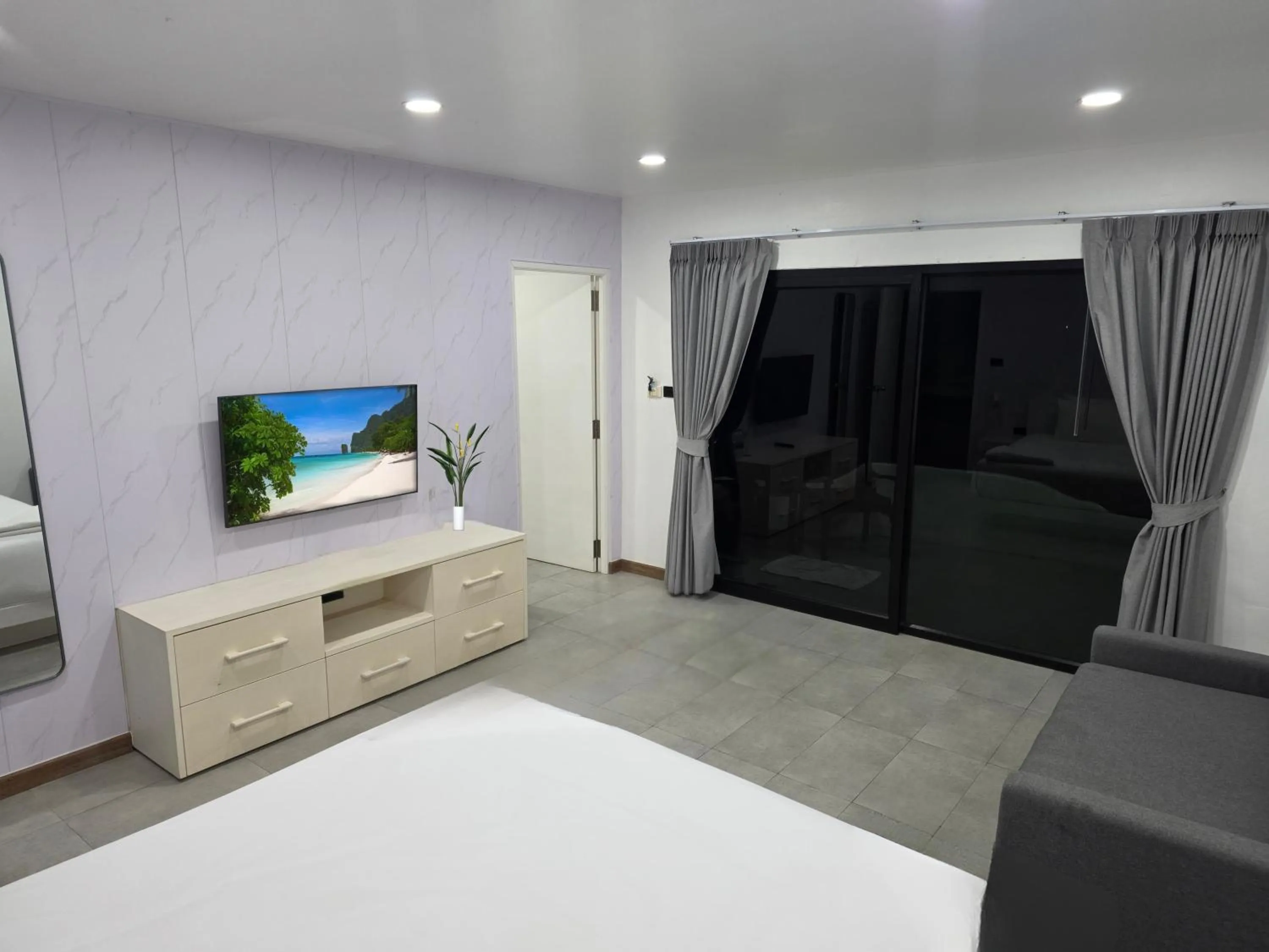 TV and multimedia, Bed in Samui Pier Beach Front & Resort