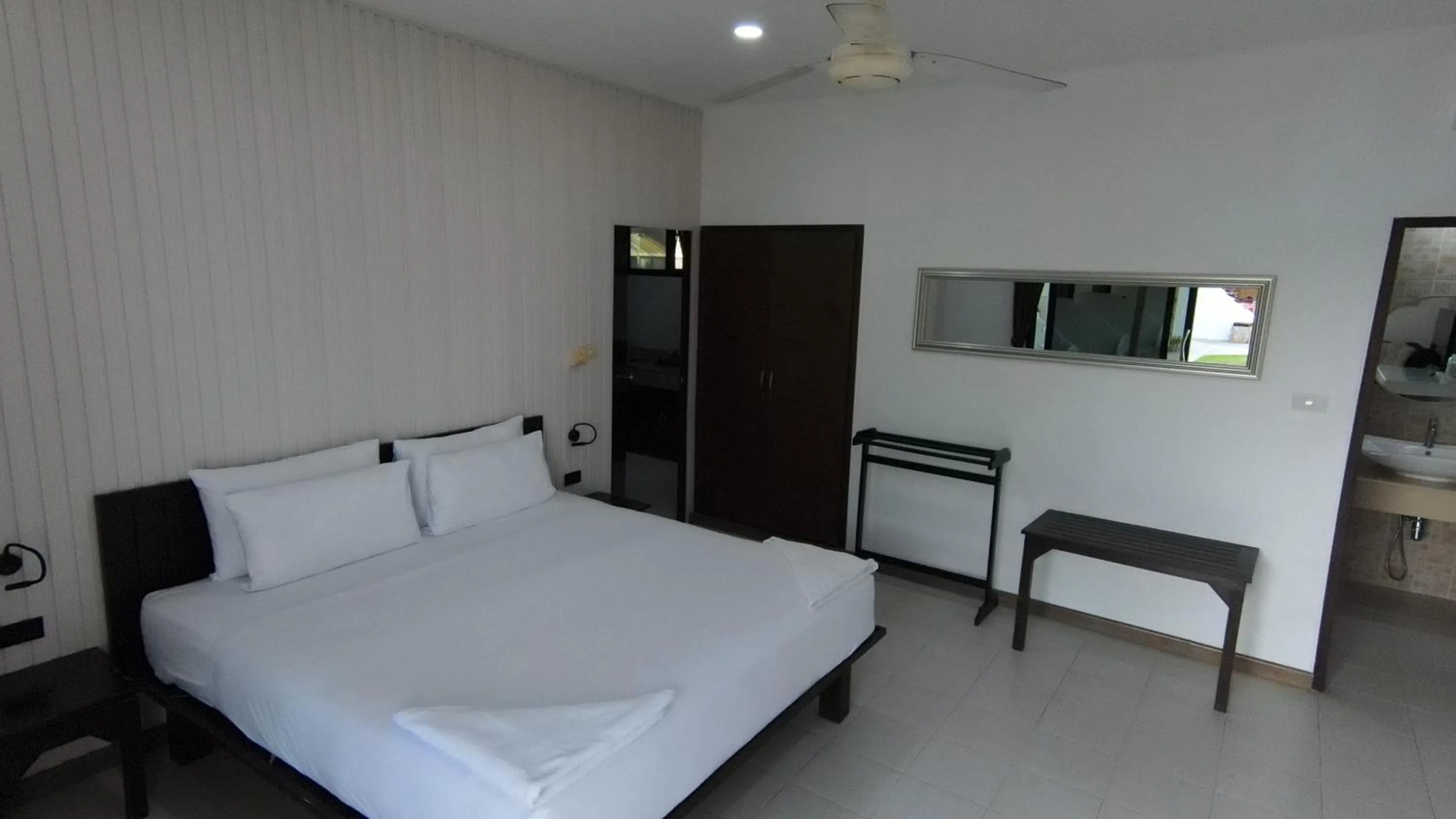 Bed in Samui Pier Beach Front & Resort