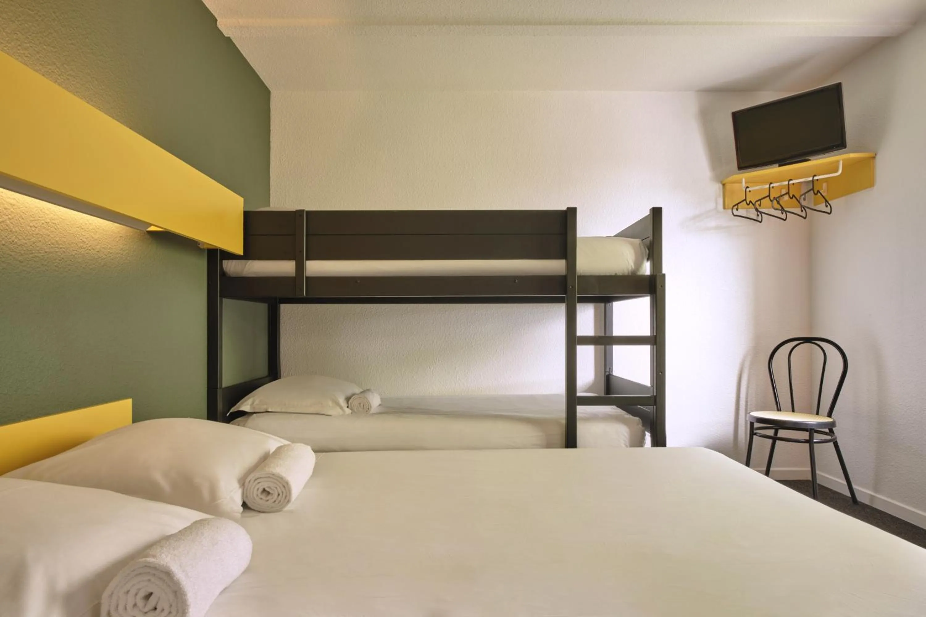 Photo of the whole room, Bed in The Originals Access, Hôtel Moustache, Seclin