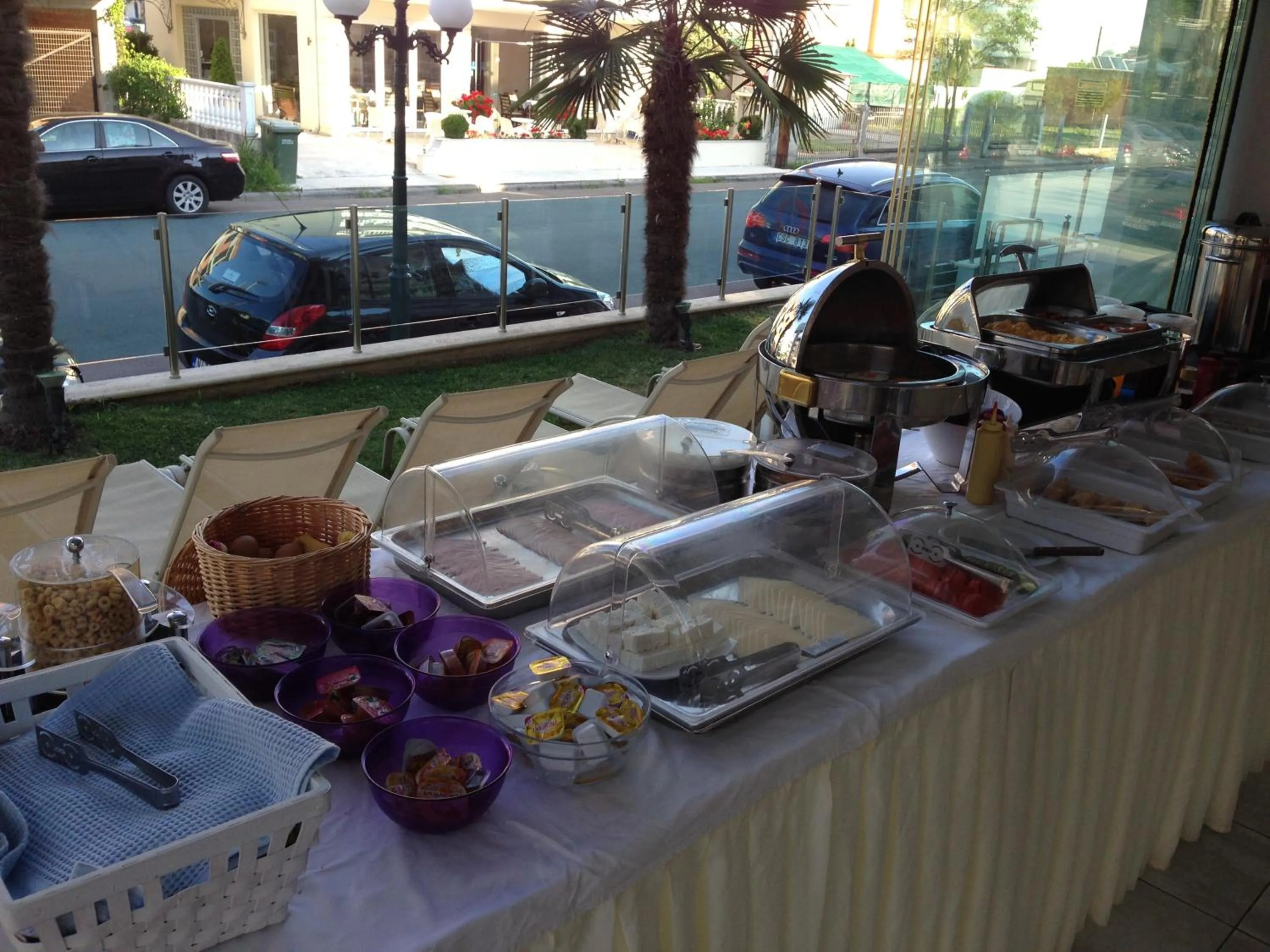 Buffet breakfast in Panorama Inn Hotel