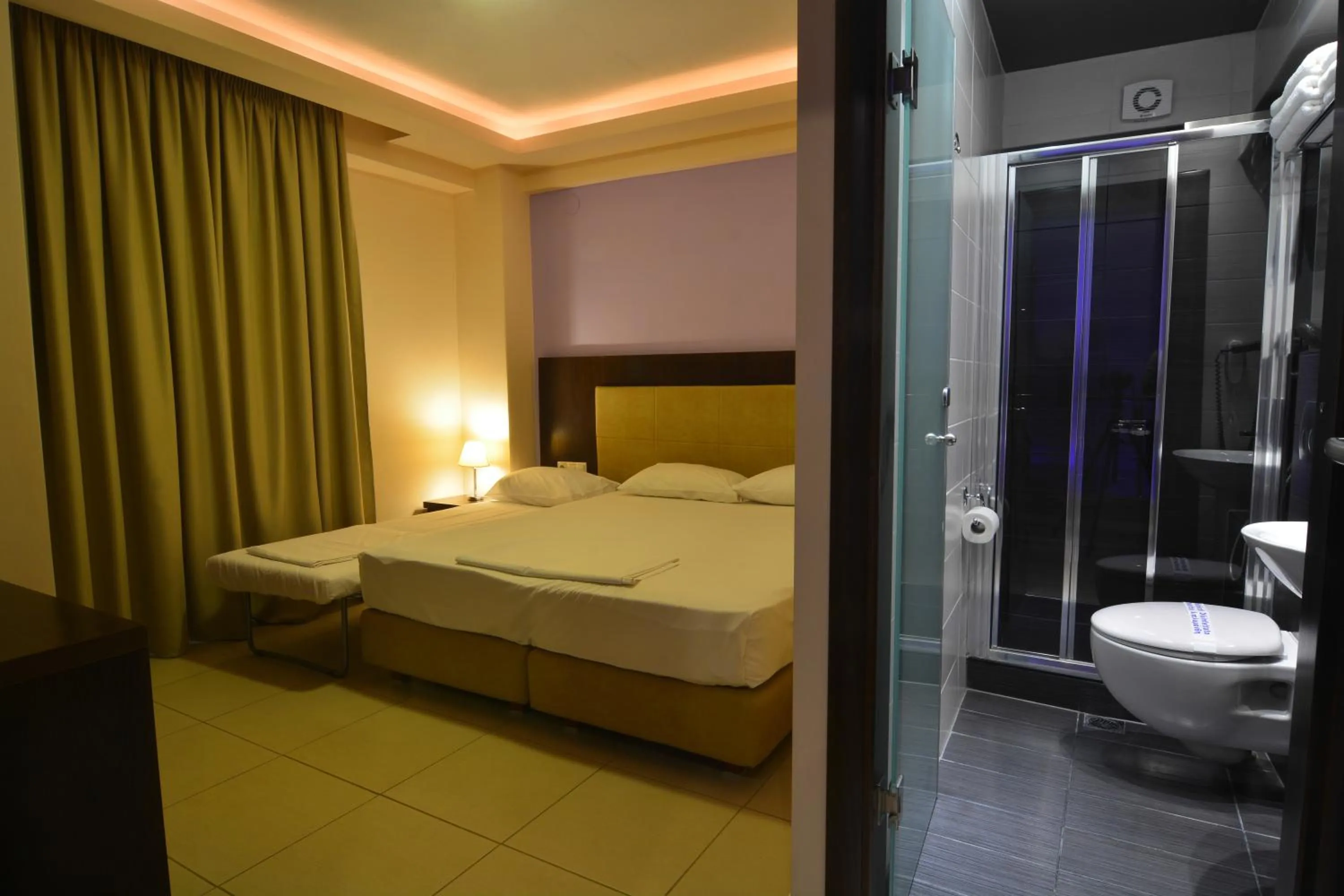 Bed in Panorama Inn Hotel