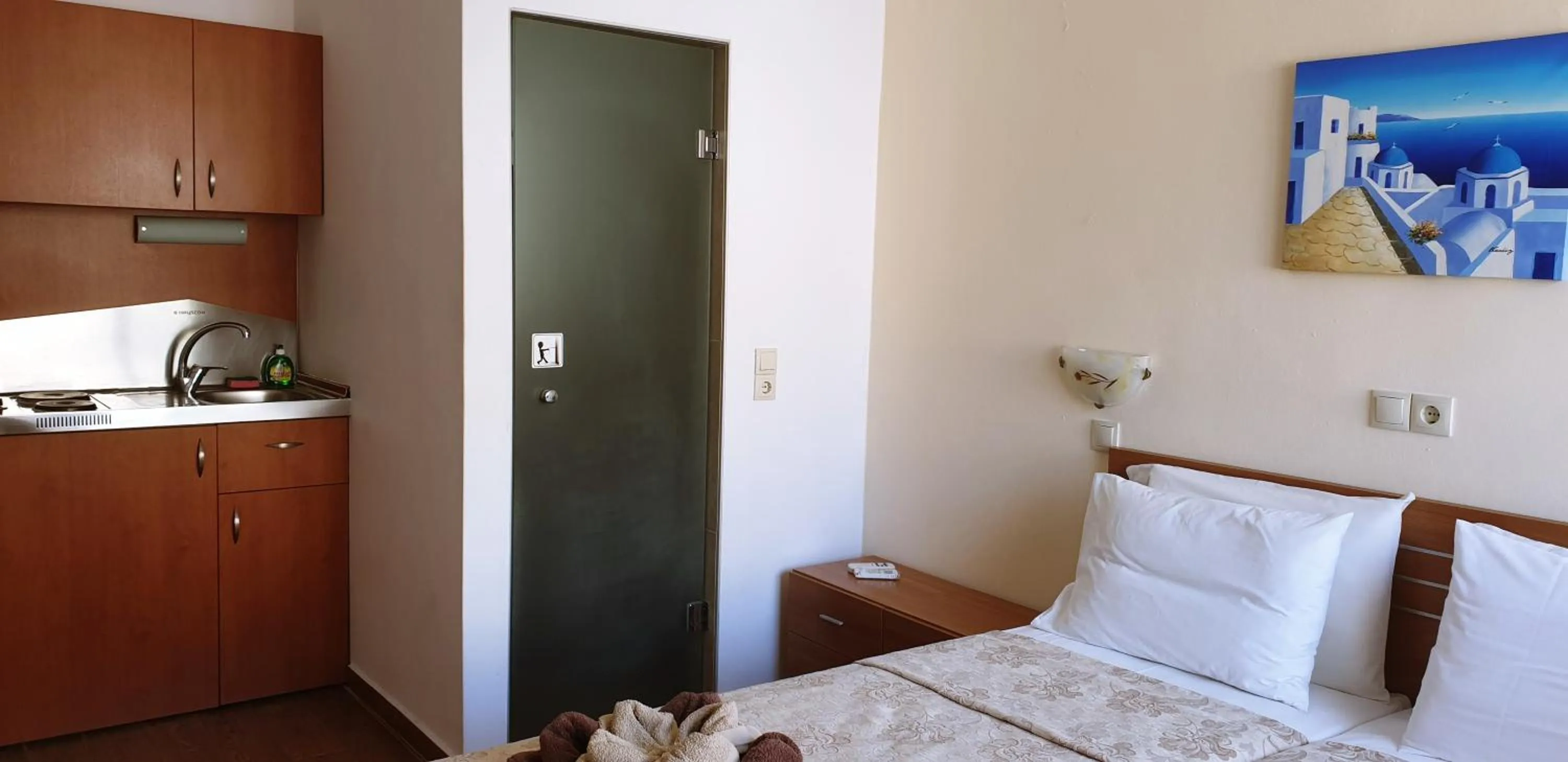 Kitchen or kitchenette, Bed in Apollo Studios