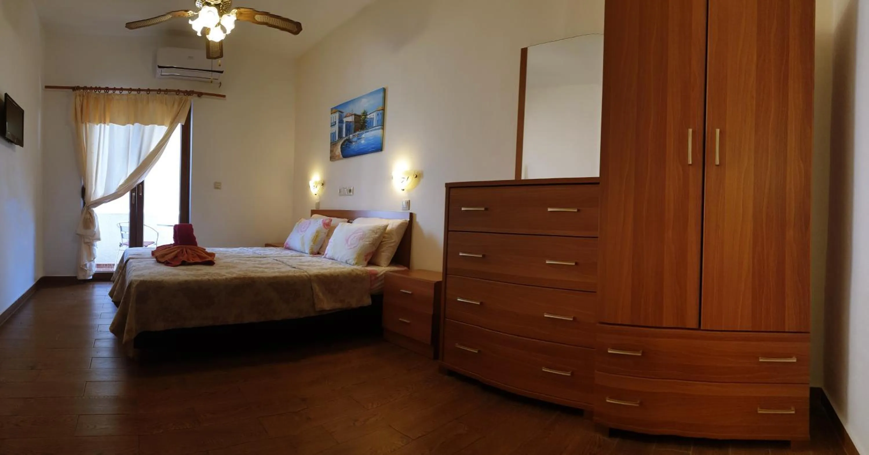 Photo of the whole room, Bed in Apollo Studios