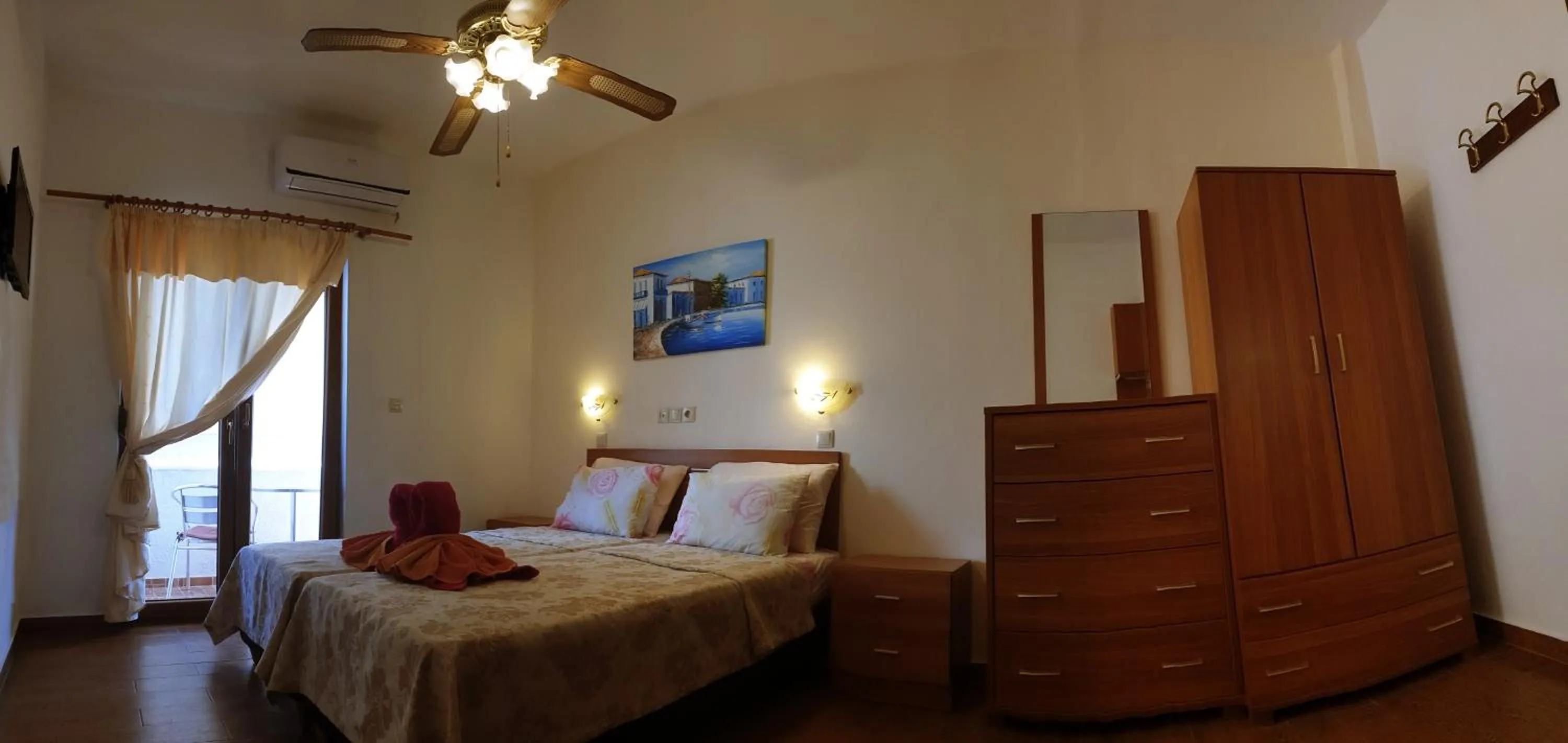 Photo of the whole room, Bed in Apollo Studios