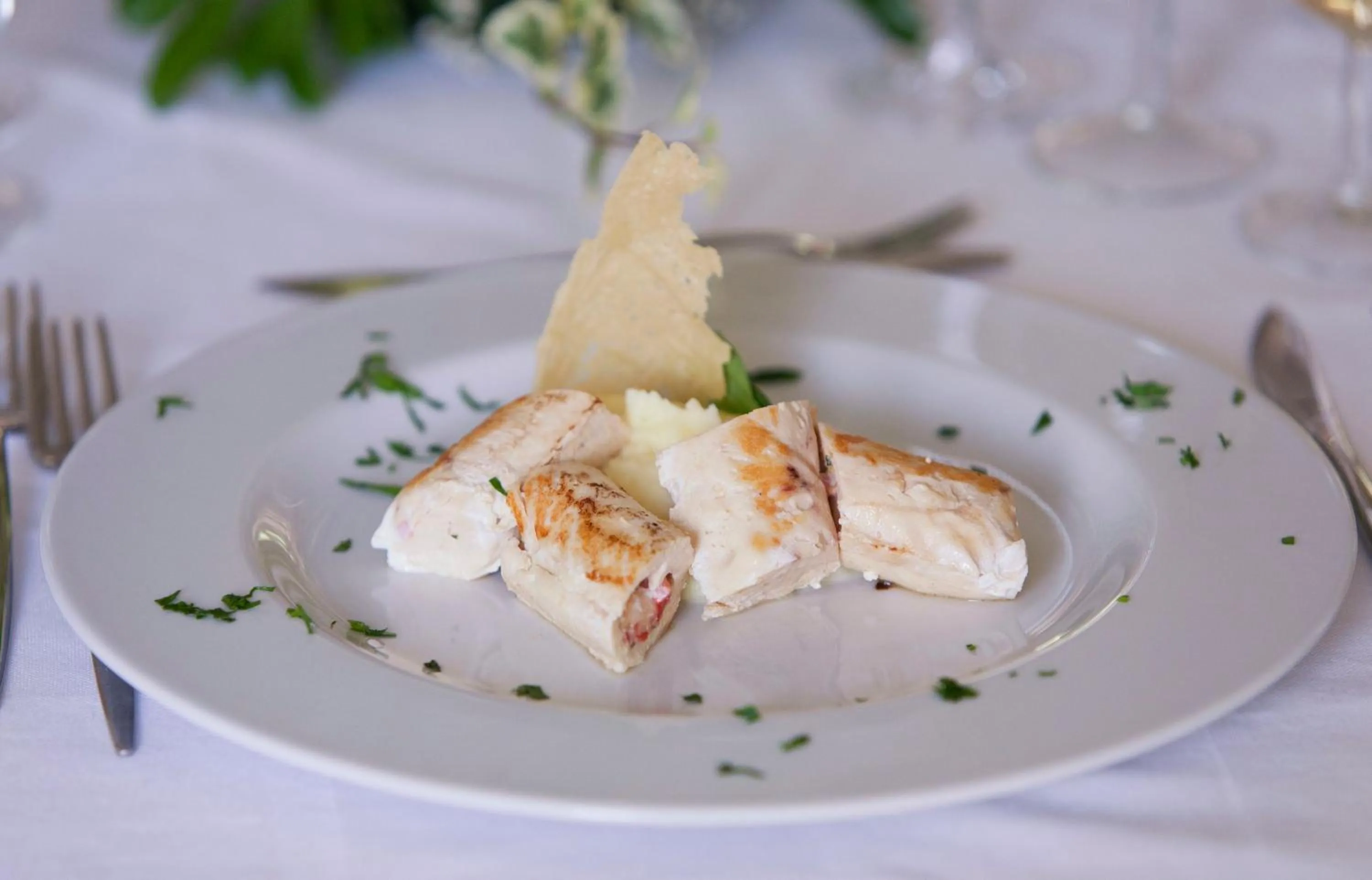 Restaurant/places to eat in Hotel Royal Hills