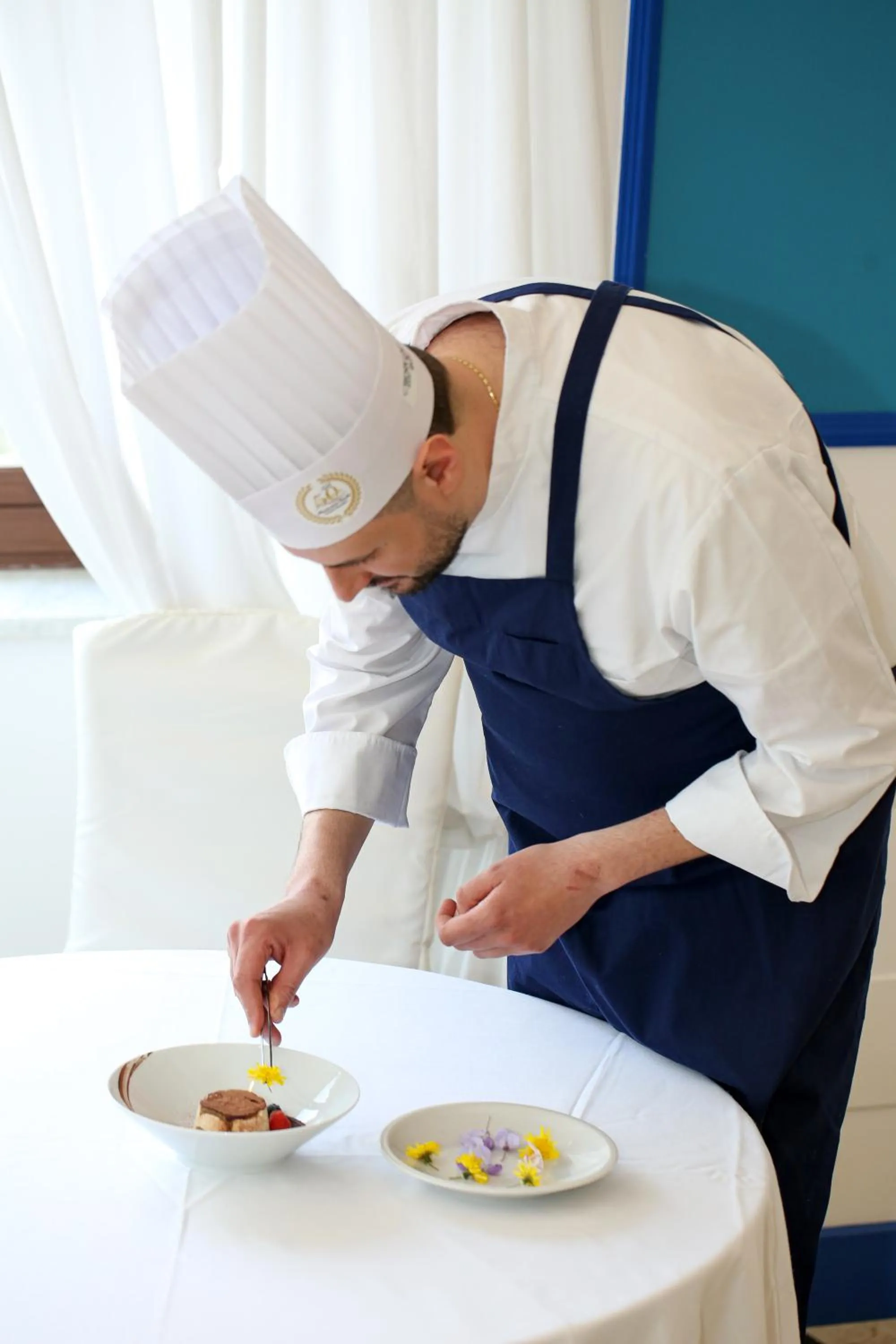 Restaurant/places to eat in Hotel Royal Hills