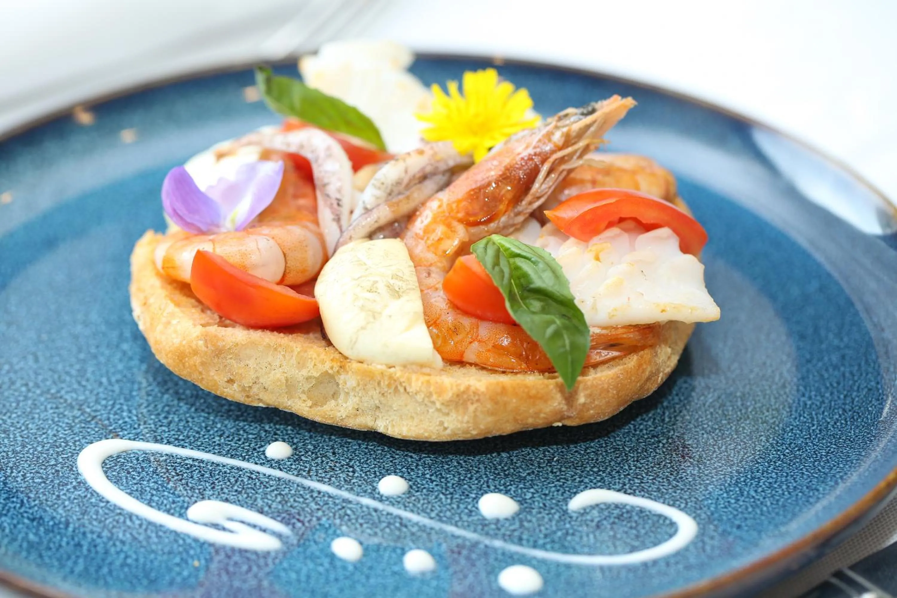 Restaurant/places to eat in Hotel Royal Hills