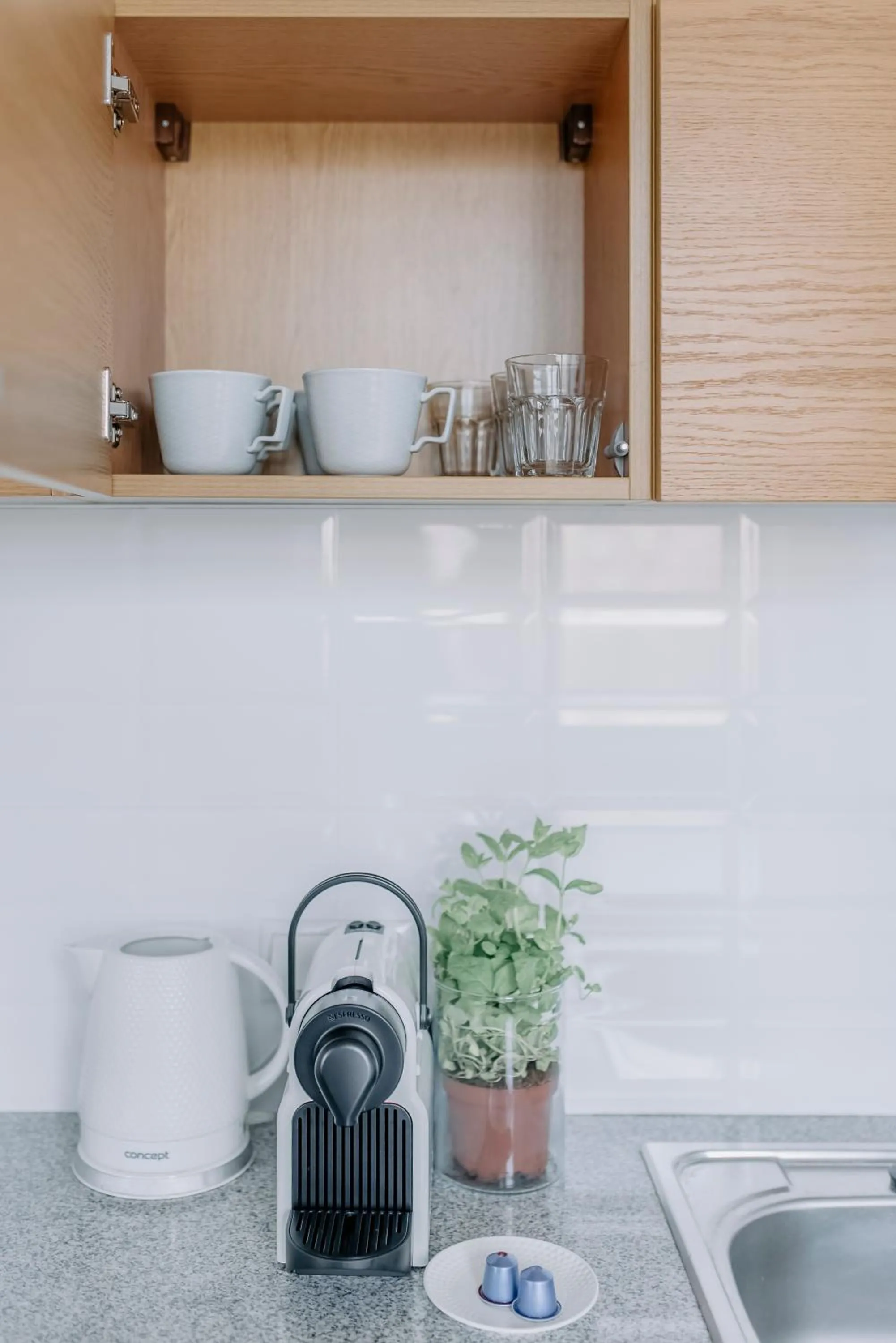 Coffee/tea facilities in APARTEL Plac Zbawiciela Studio