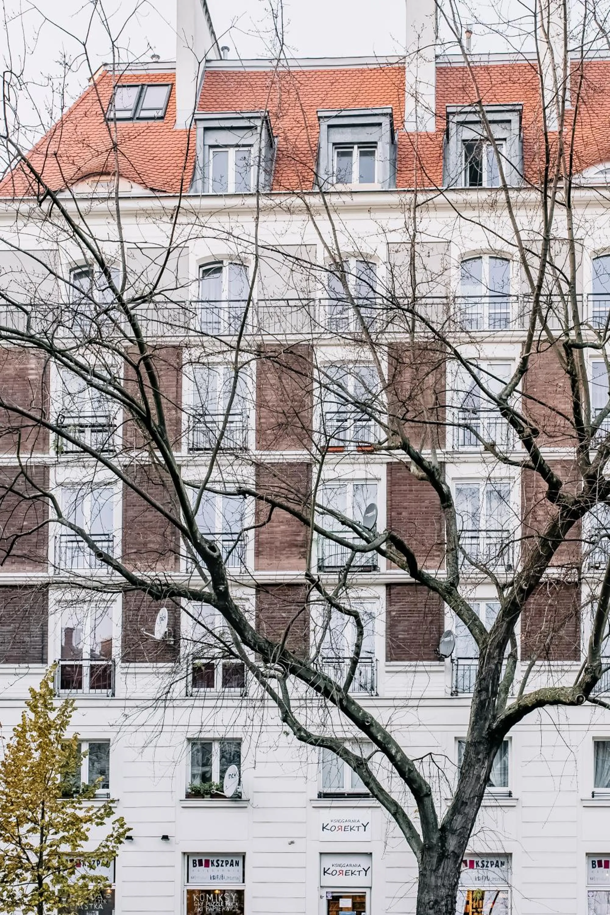 Property building in APARTEL Plac Zbawiciela Studio
