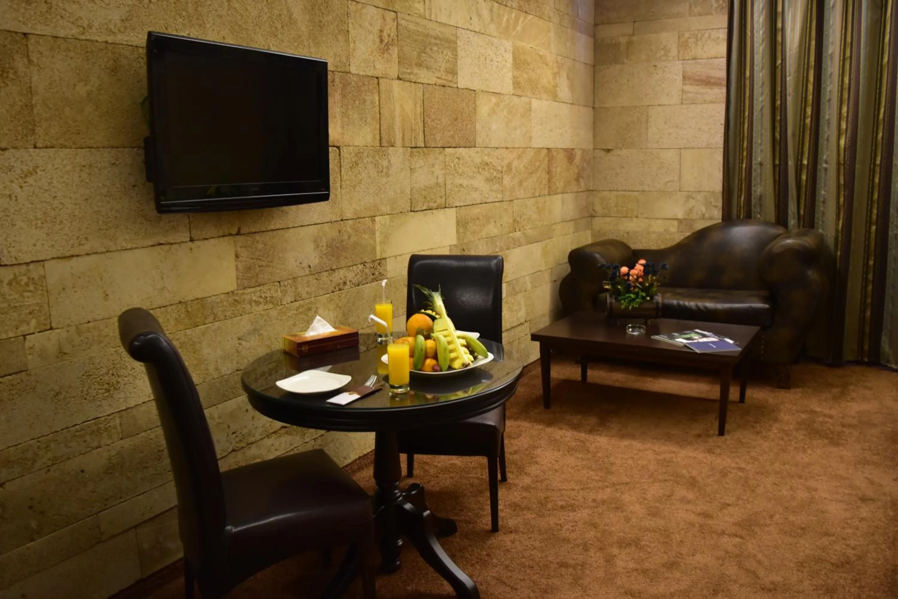 Living room in Reston Hotel