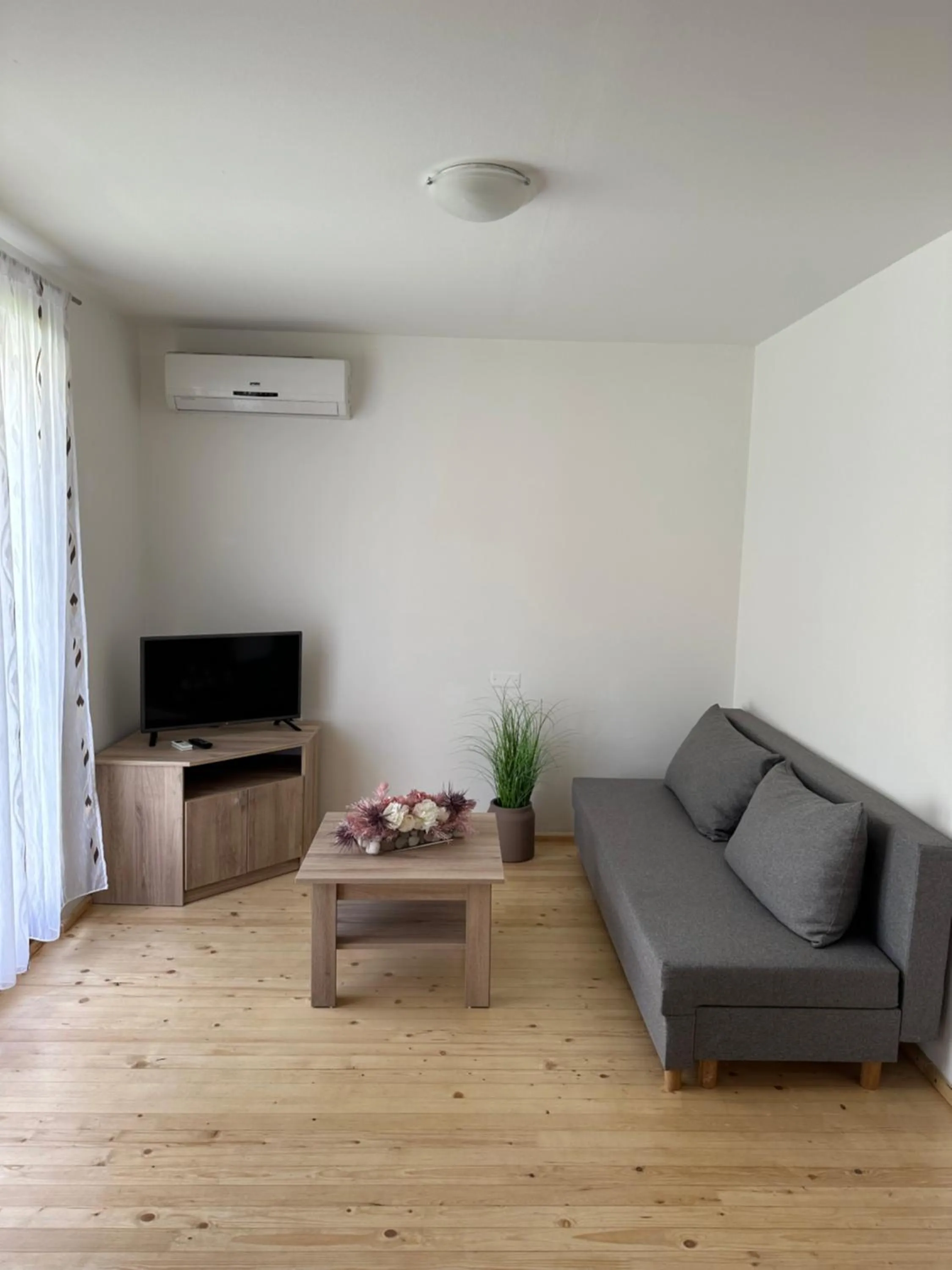 Communal lounge/ TV room in Bungalows SPORT CENTAR