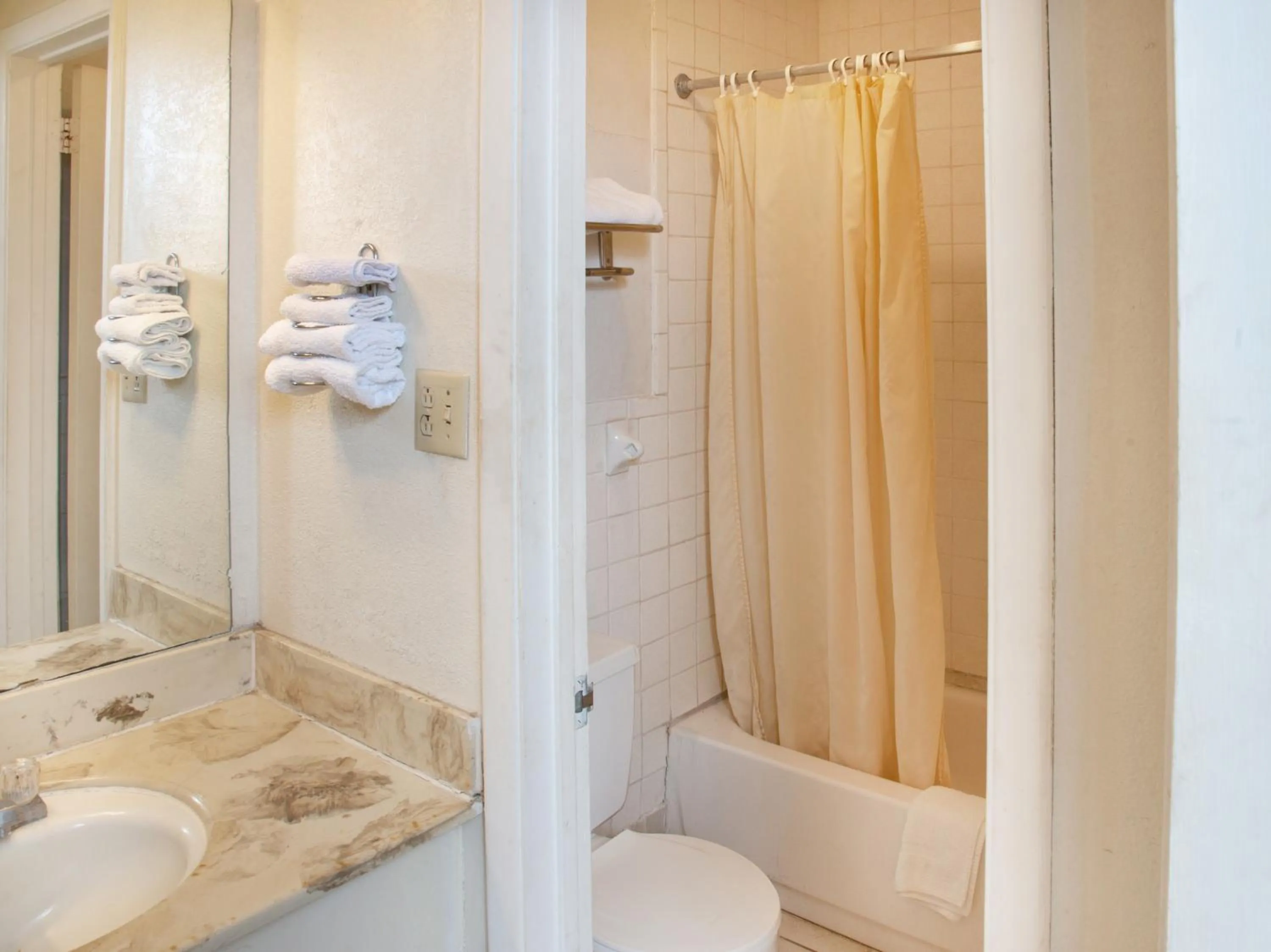 Bathroom in Rest Inn - Extended Stay, I-40 Airport, Wedding & Event Center