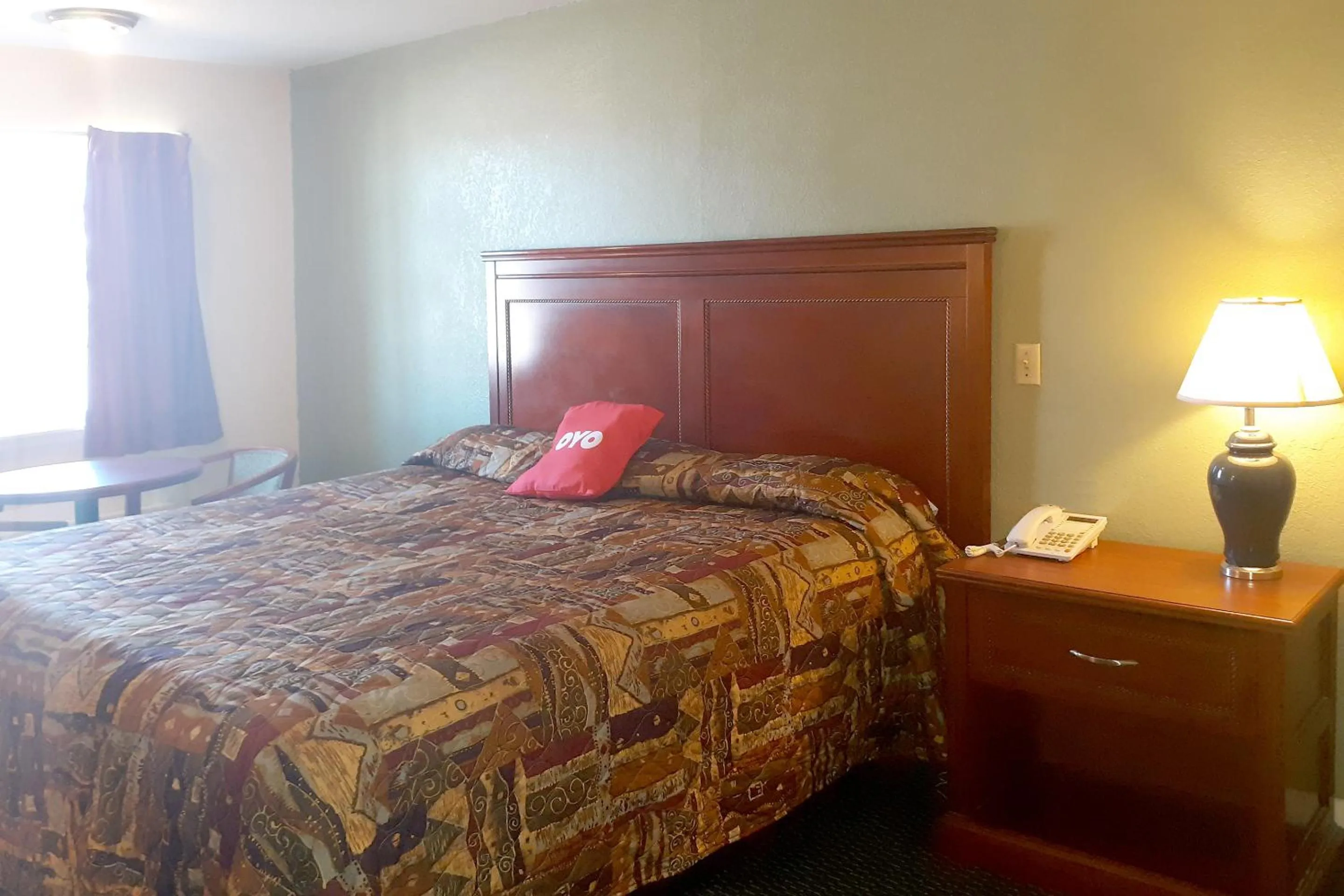 Bedroom in Rest Inn - Extended Stay, I-40 Airport, Wedding & Event Center