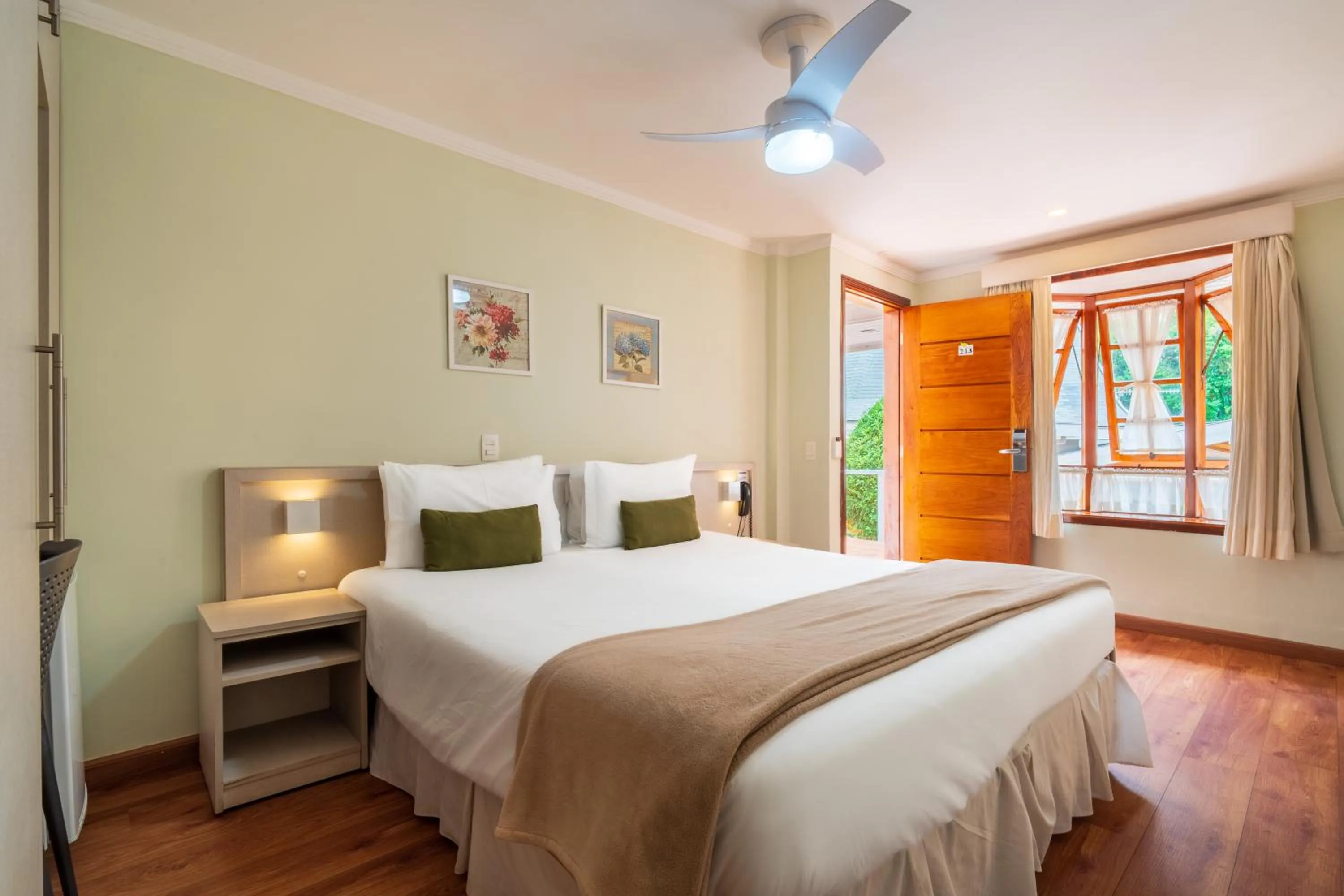 Bed in Pousada Campos dos Holandeses - Campos do Jordao