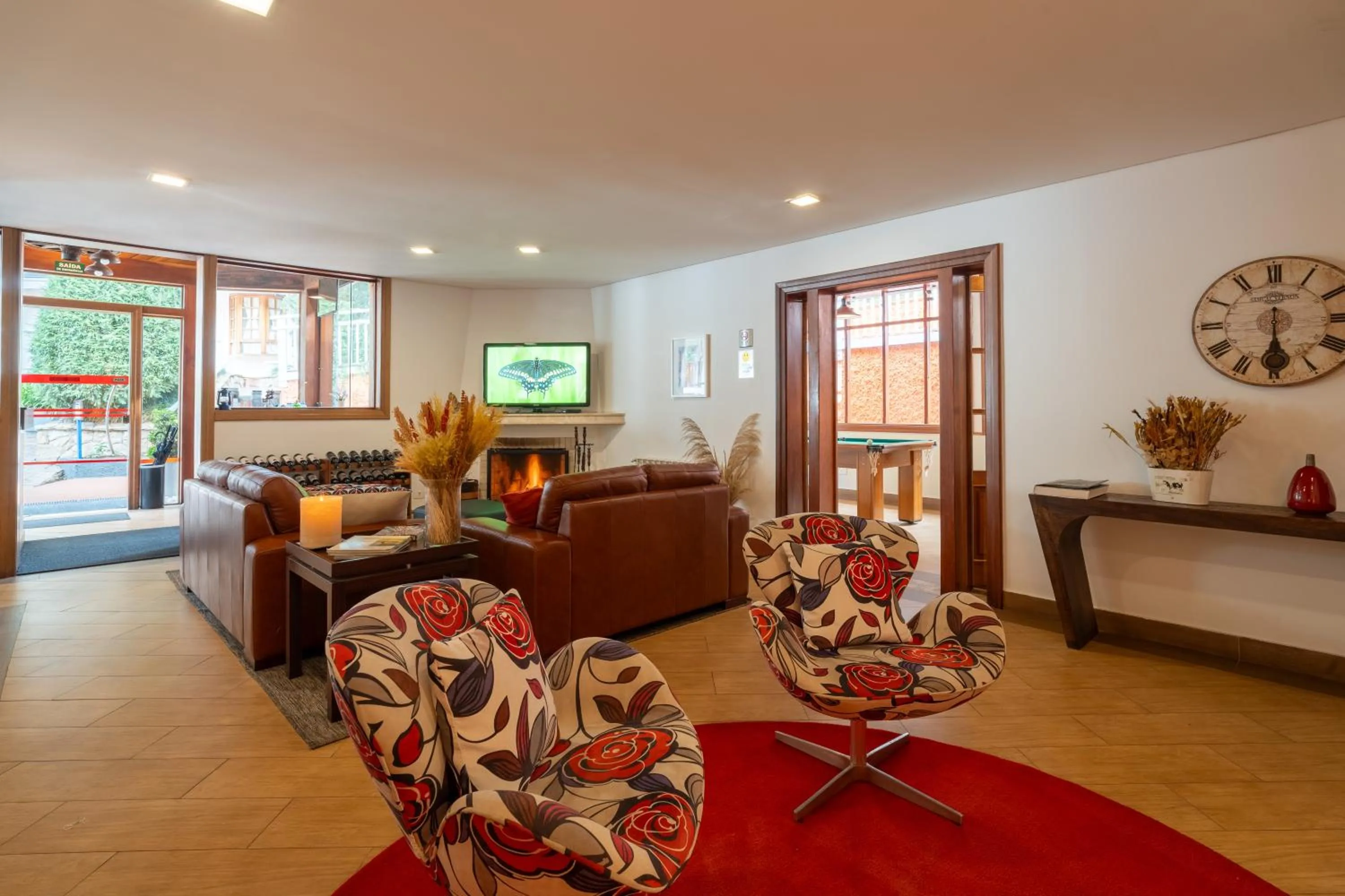 Communal lounge/ TV room in Pousada Campos dos Holandeses - Campos do Jordao