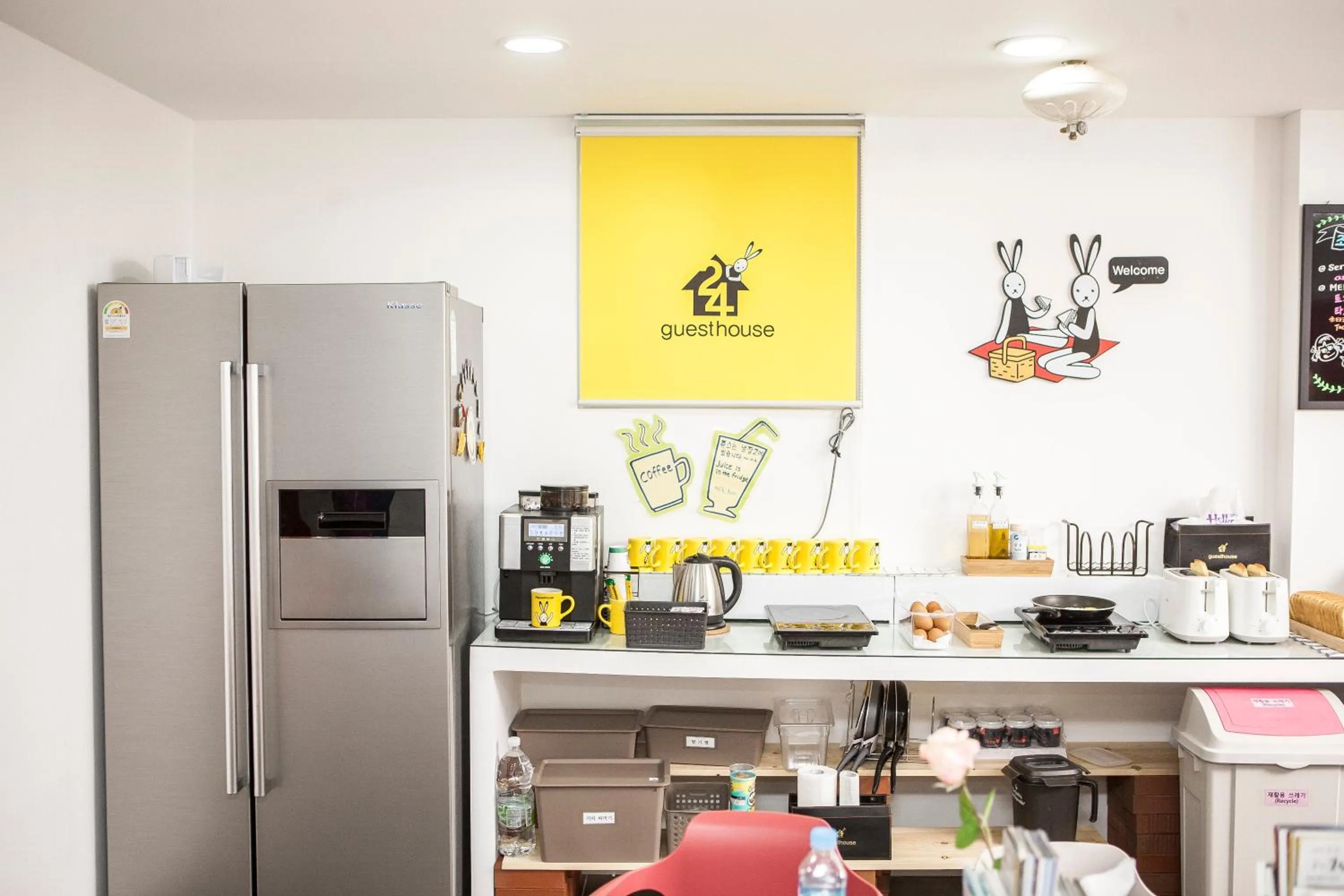 Communal kitchen in 24 Guesthouse Jeonju