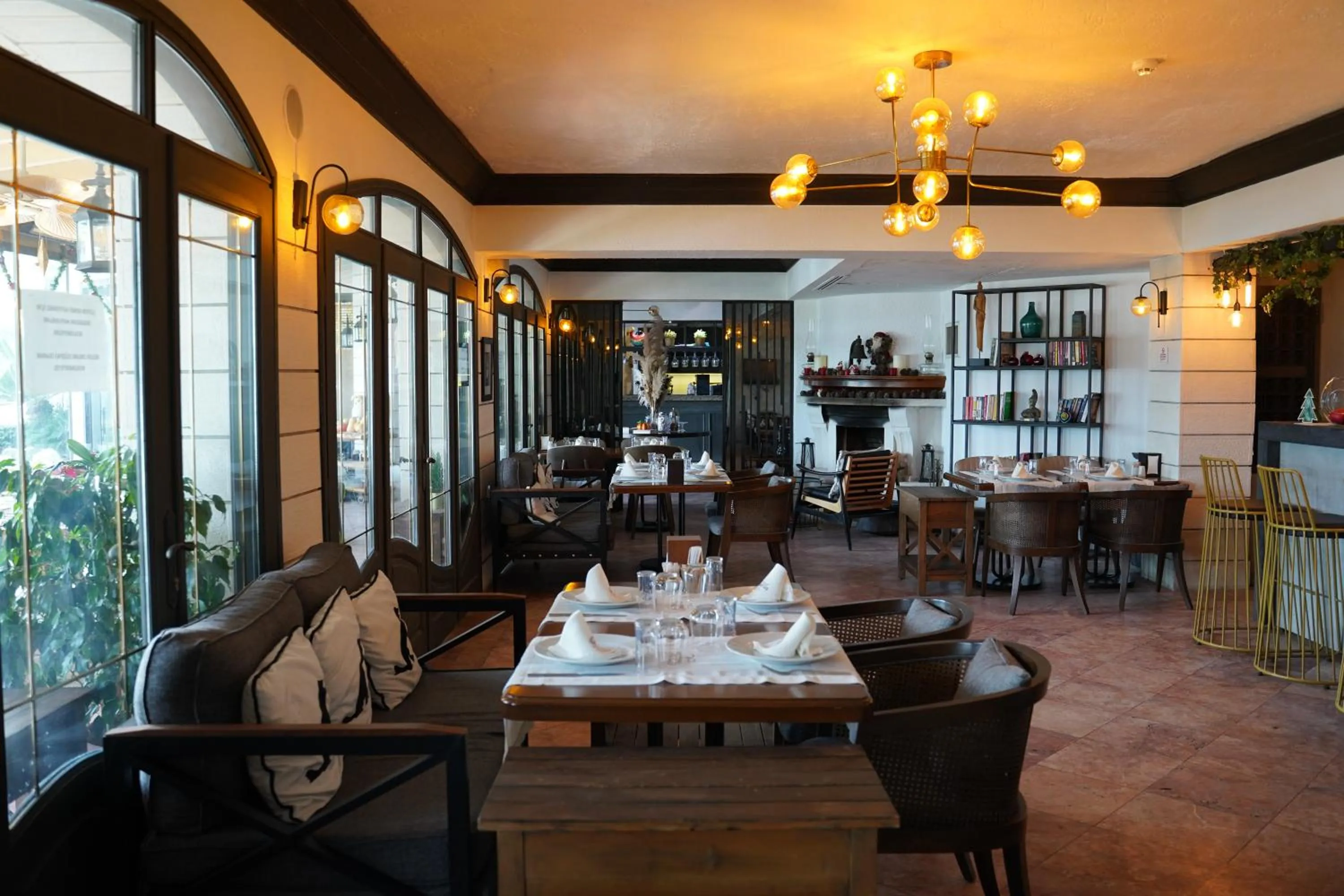 Restaurant/places to eat in Torbahan Hotel