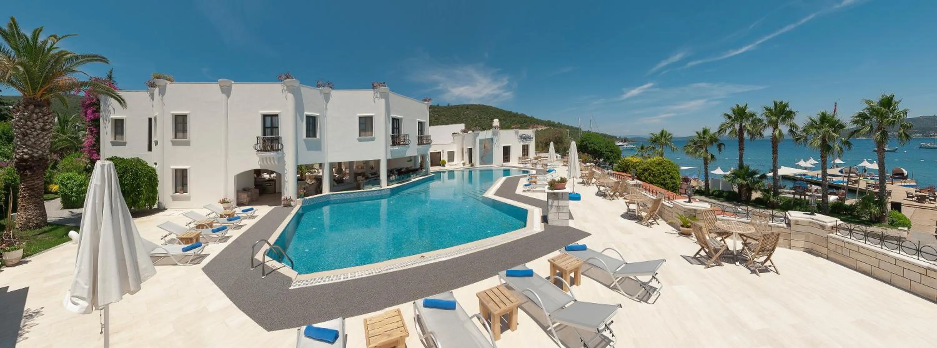 Swimming pool in Torbahan Hotel