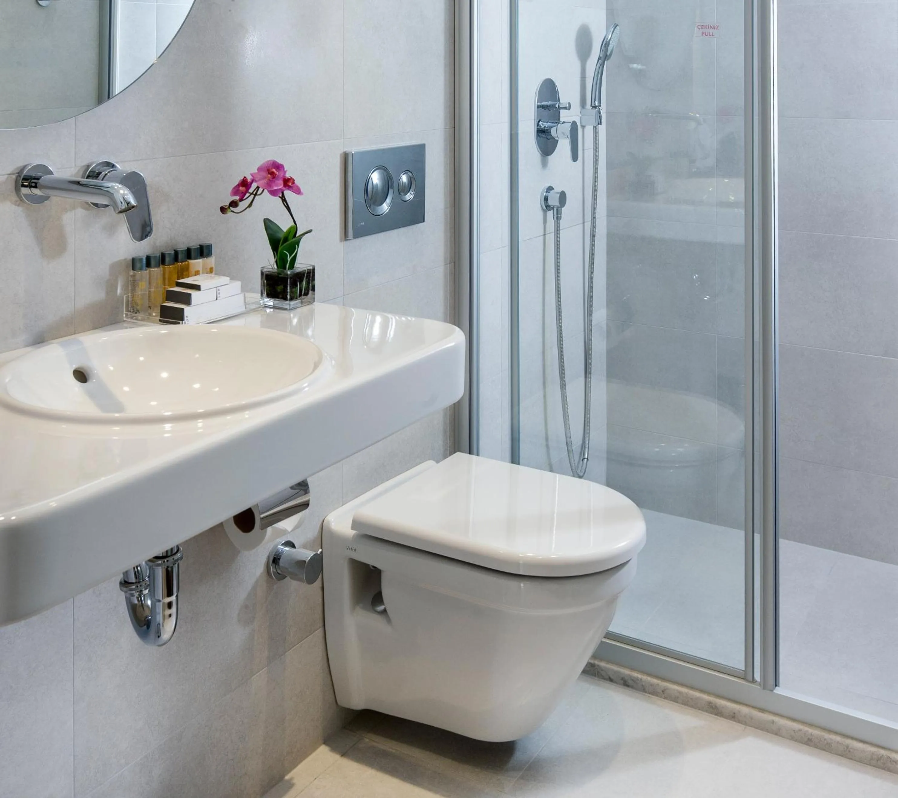 Bathroom in Torbahan Hotel