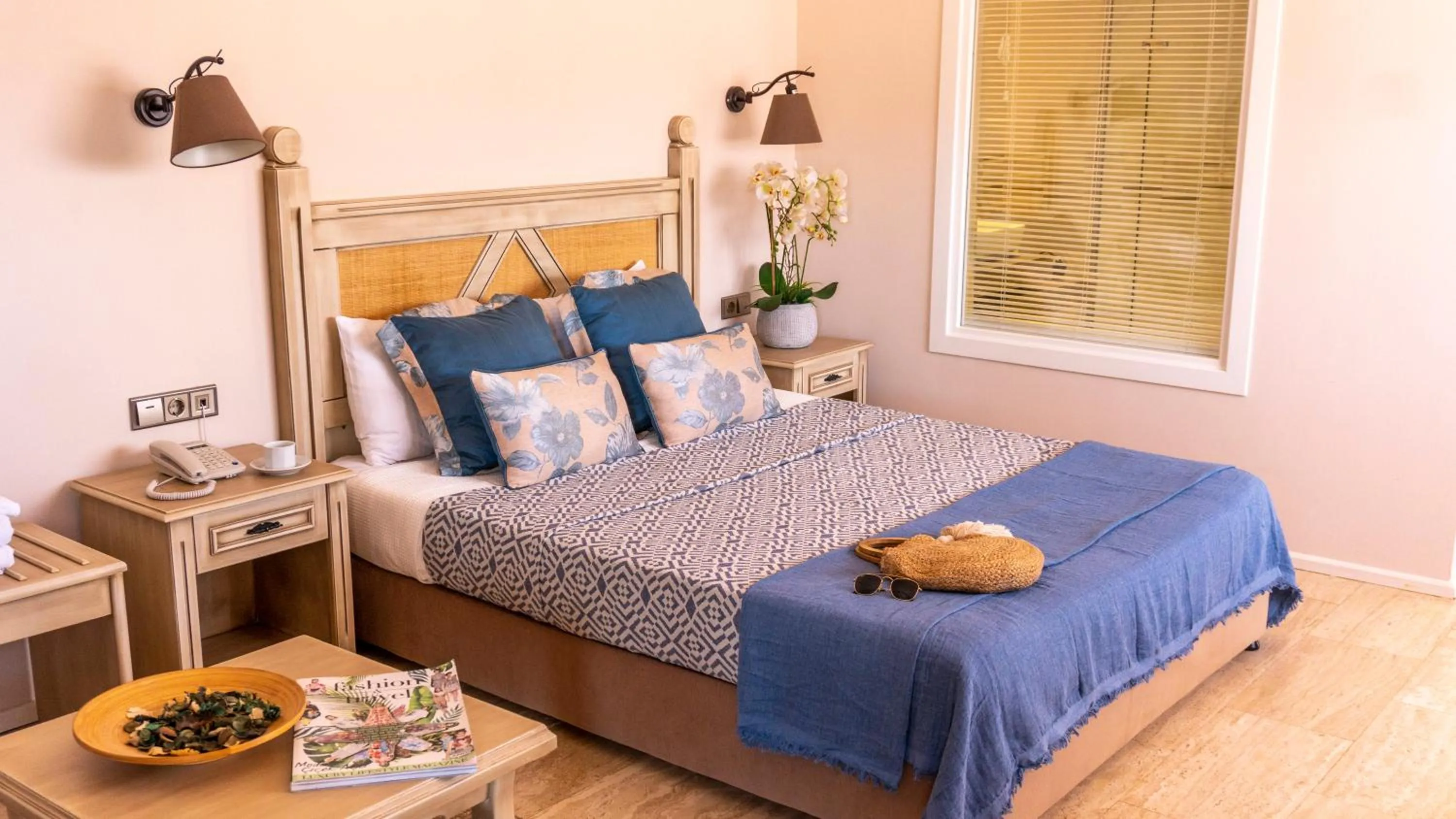 Bedroom in Torbahan Hotel