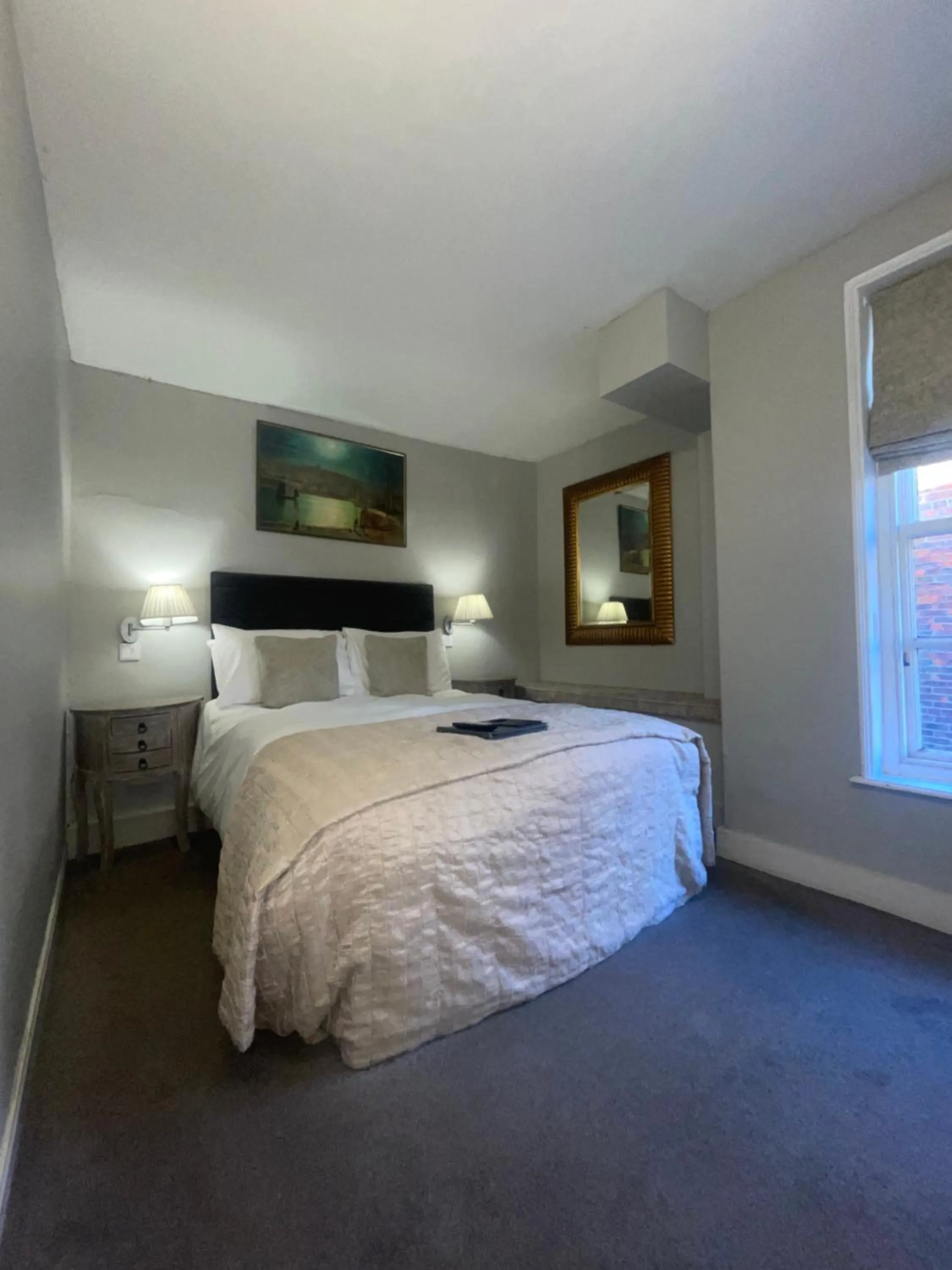 Bed in White Horse & Griffin