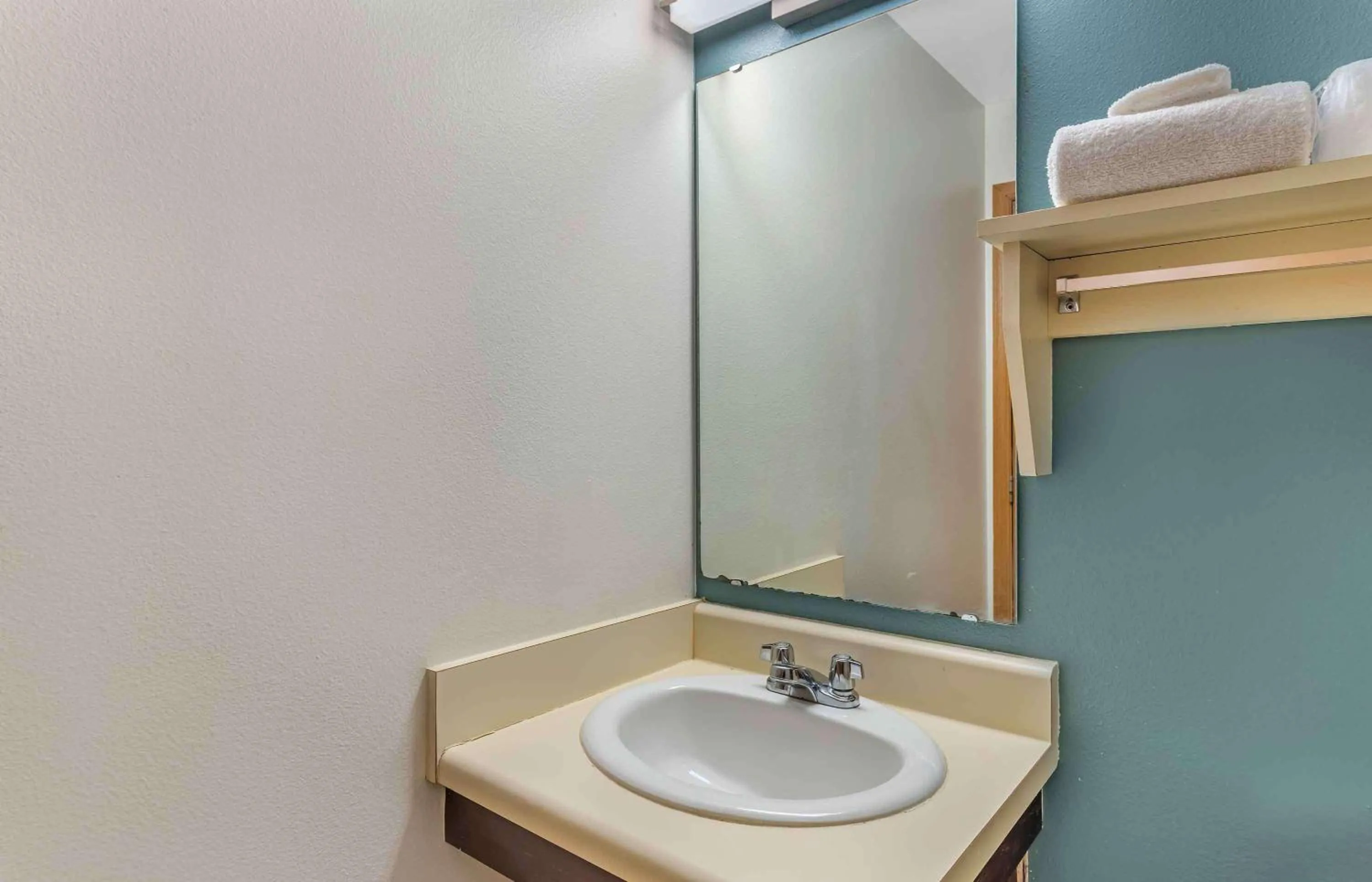 Bathroom in Extended Stay America Select Suites - Little Rock - Southwest