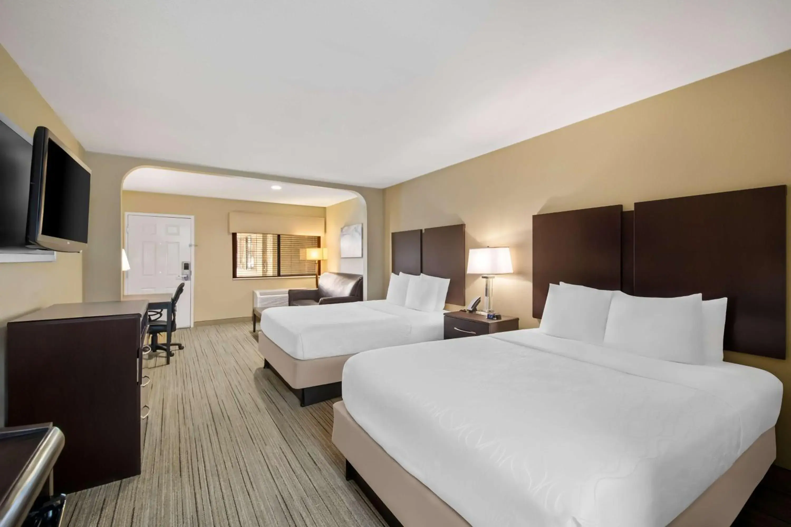 Queen Room with Two Queen Beds and Sofa Bed - Non Smoking in Best Western Cedar Inn Queen Room with Two Queen Beds and Sofa Bed - Non Smoking in Best Western Cedar Inn