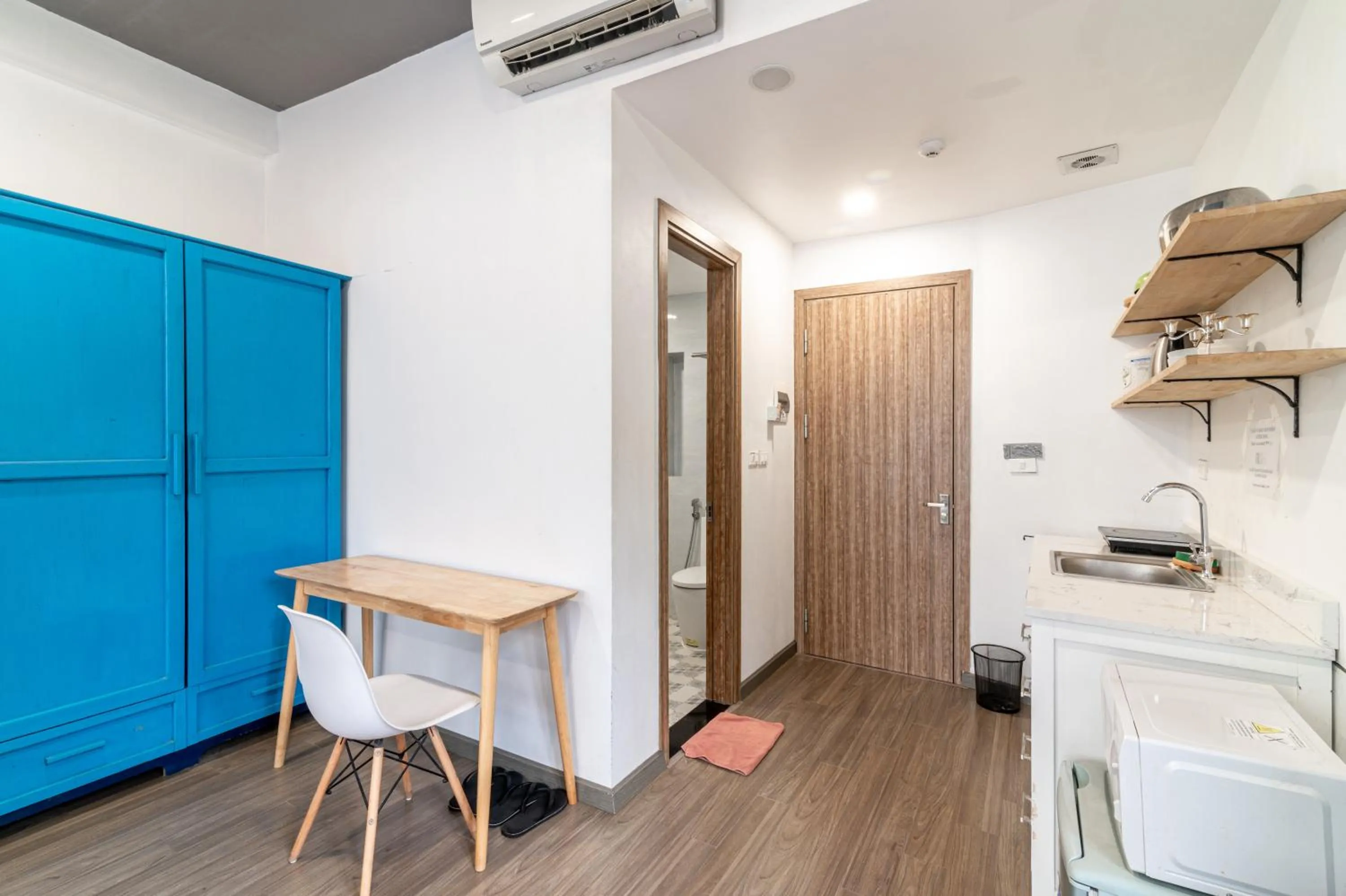 Seating area in SaziHome Le Thanh Tong Hanoi