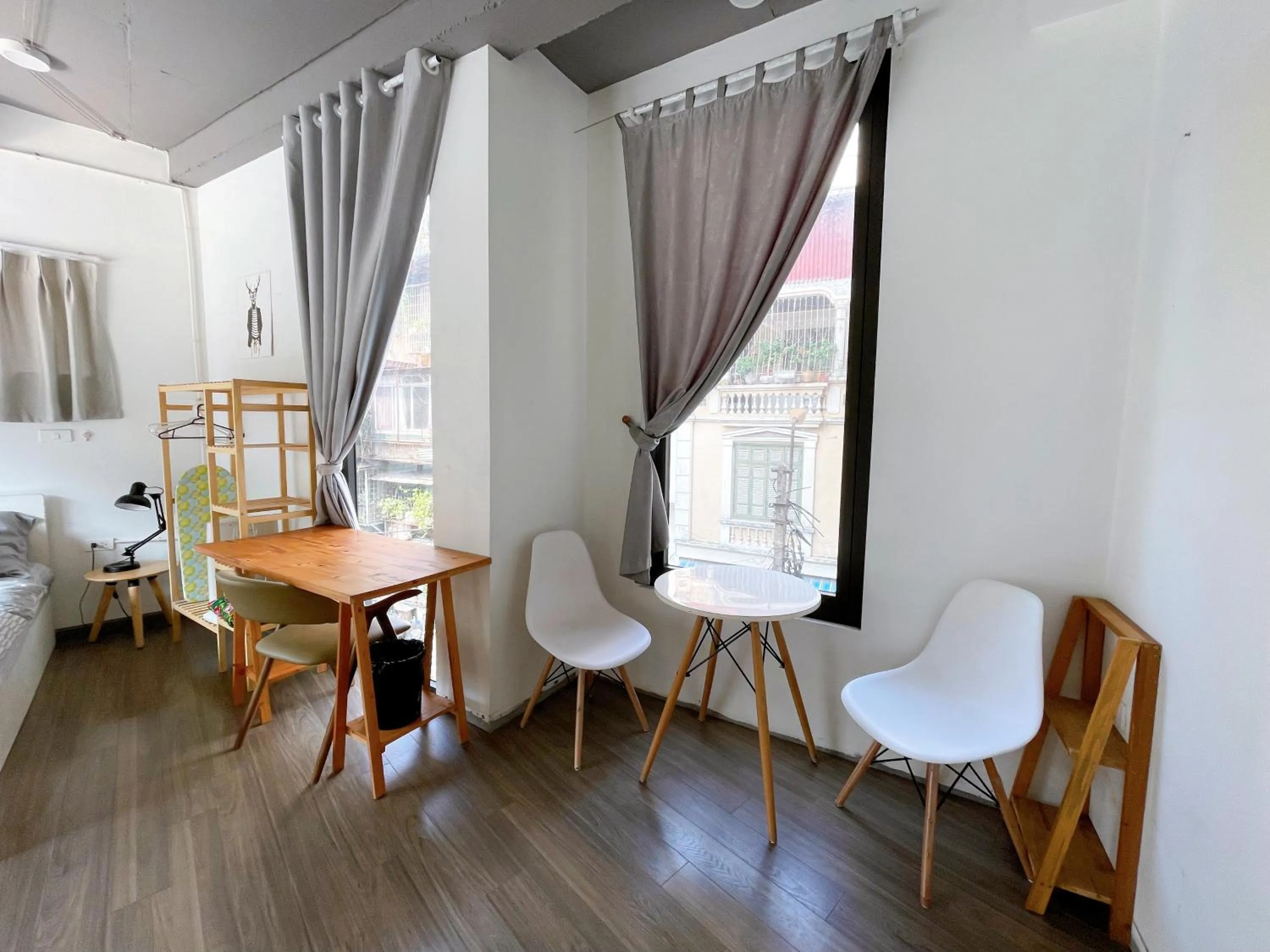 Seating area, Bed in SaziHome Le Thanh Tong Hanoi