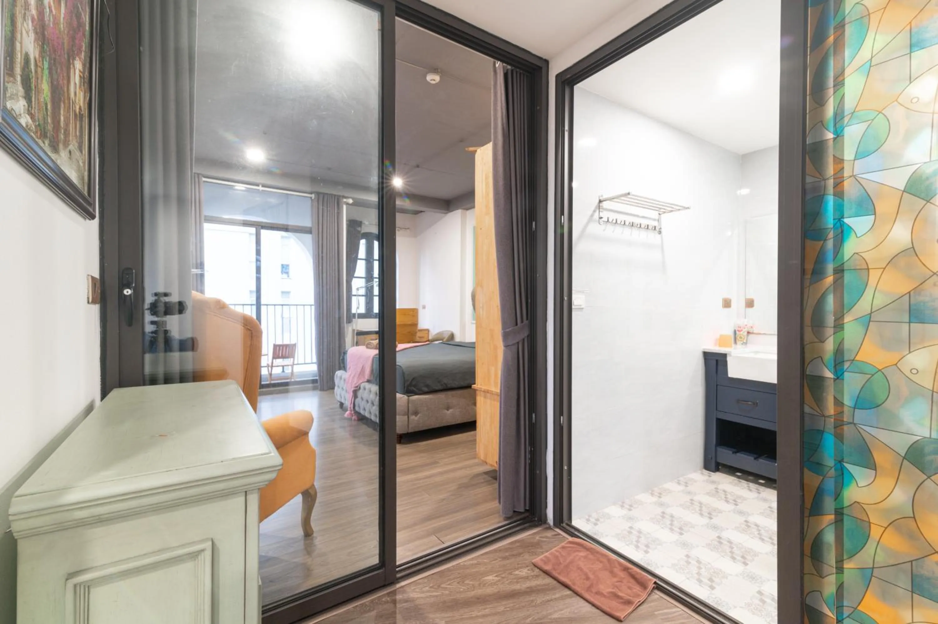 Shower, Bed in SaziHome Le Thanh Tong Hanoi