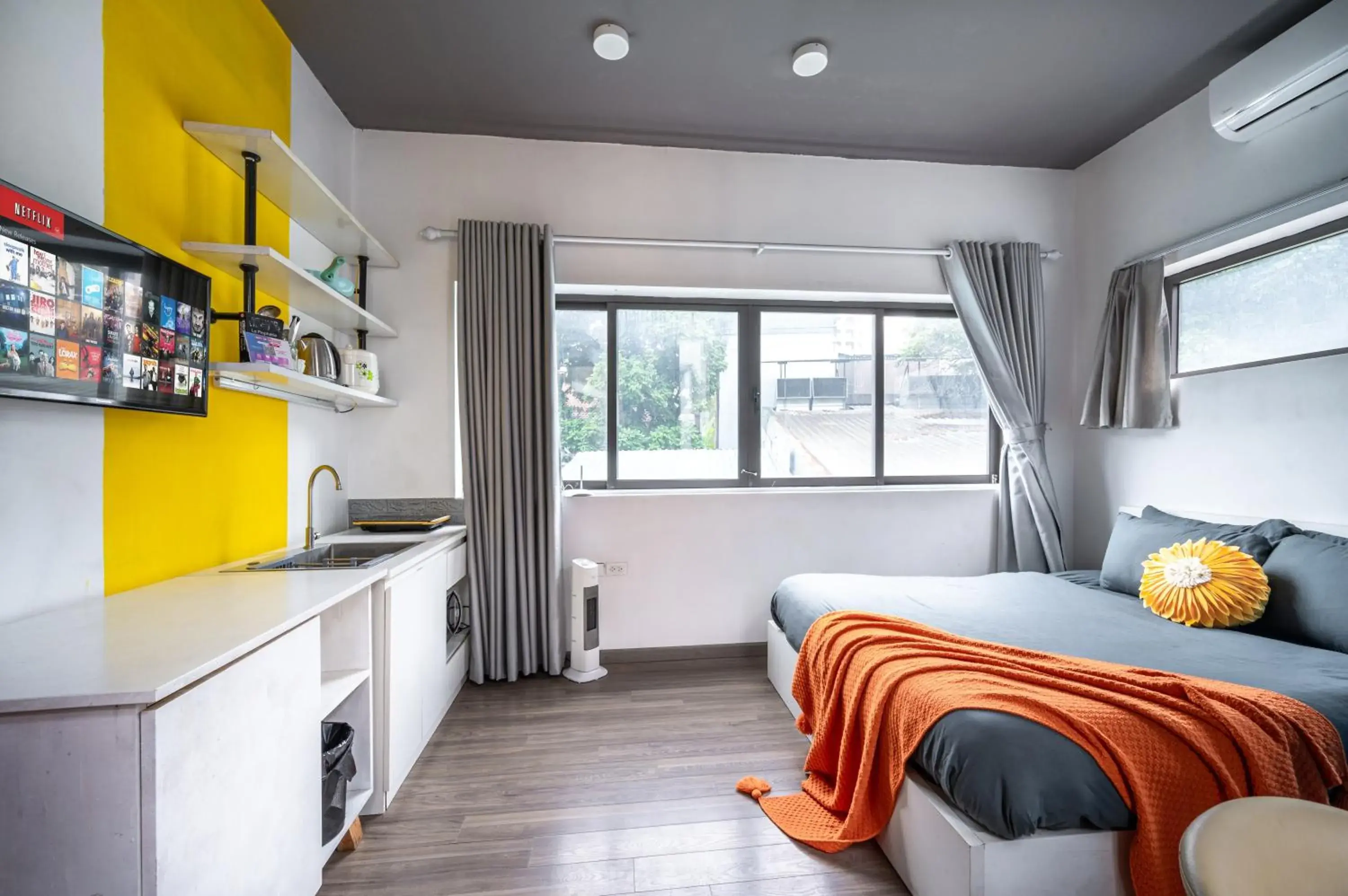 Double Room with Garden View in SaziHome Le Thanh Tong Hanoi Double Room with Garden View in SaziHome Le Thanh Tong Hanoi