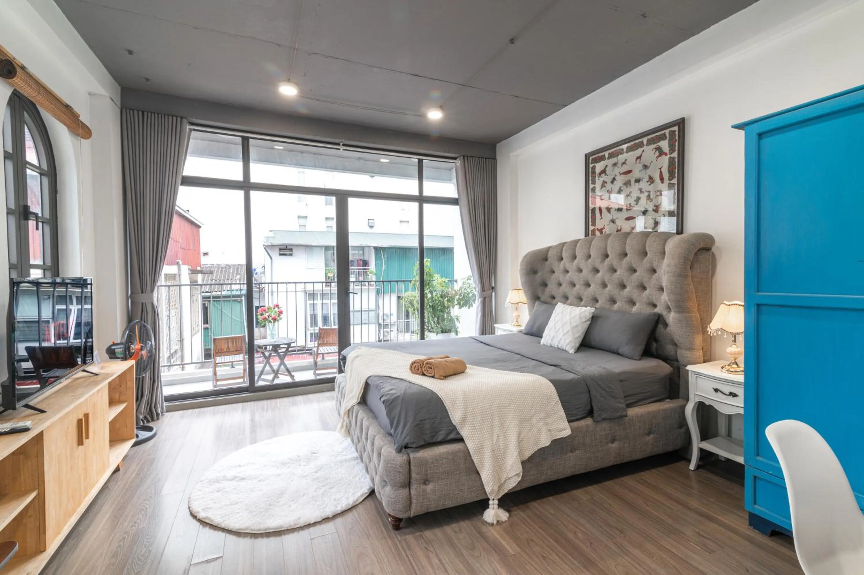 Photo of the whole room, Bed in SaziHome Le Thanh Tong Hanoi