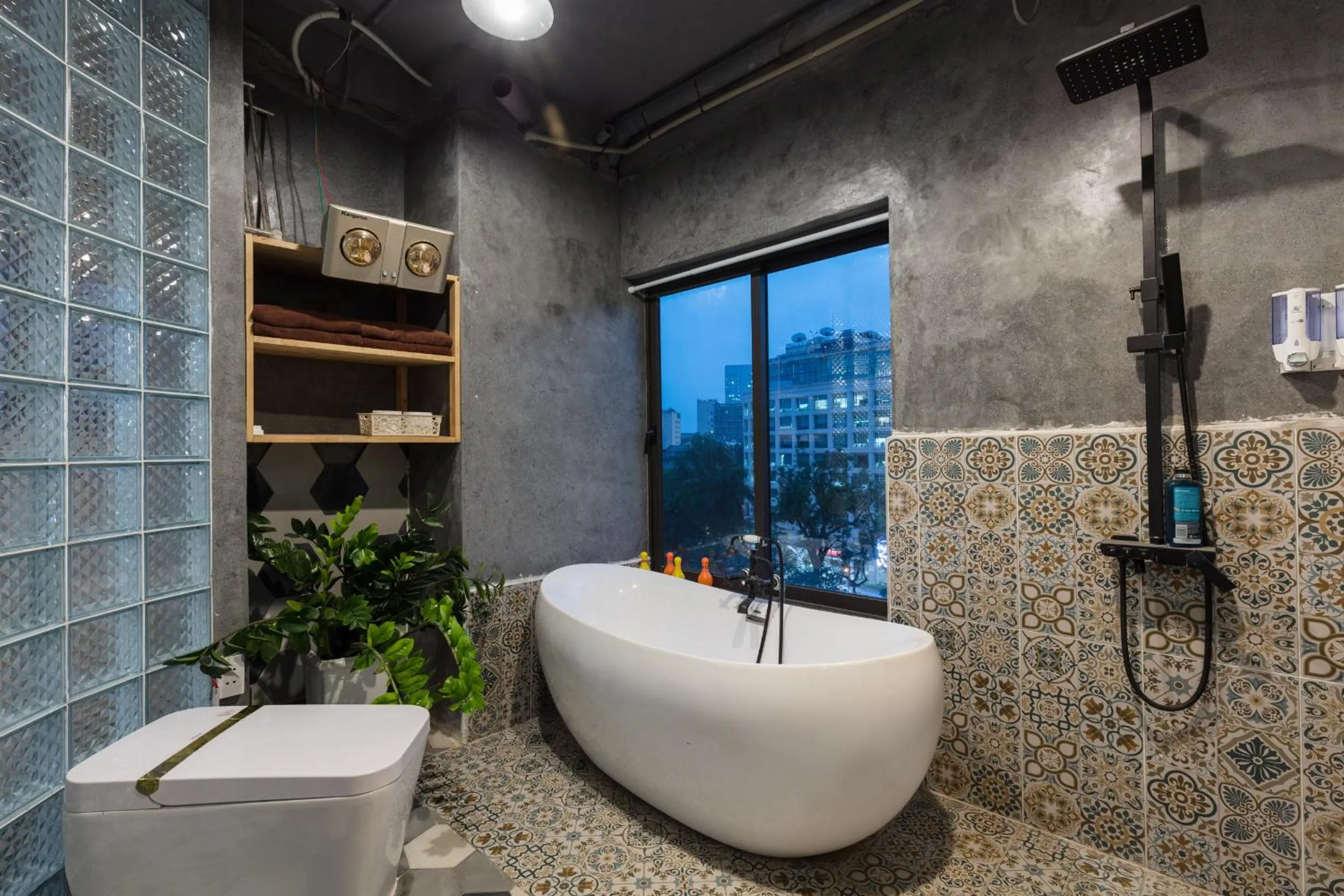 Shower in SaziHome Le Thanh Tong Hanoi