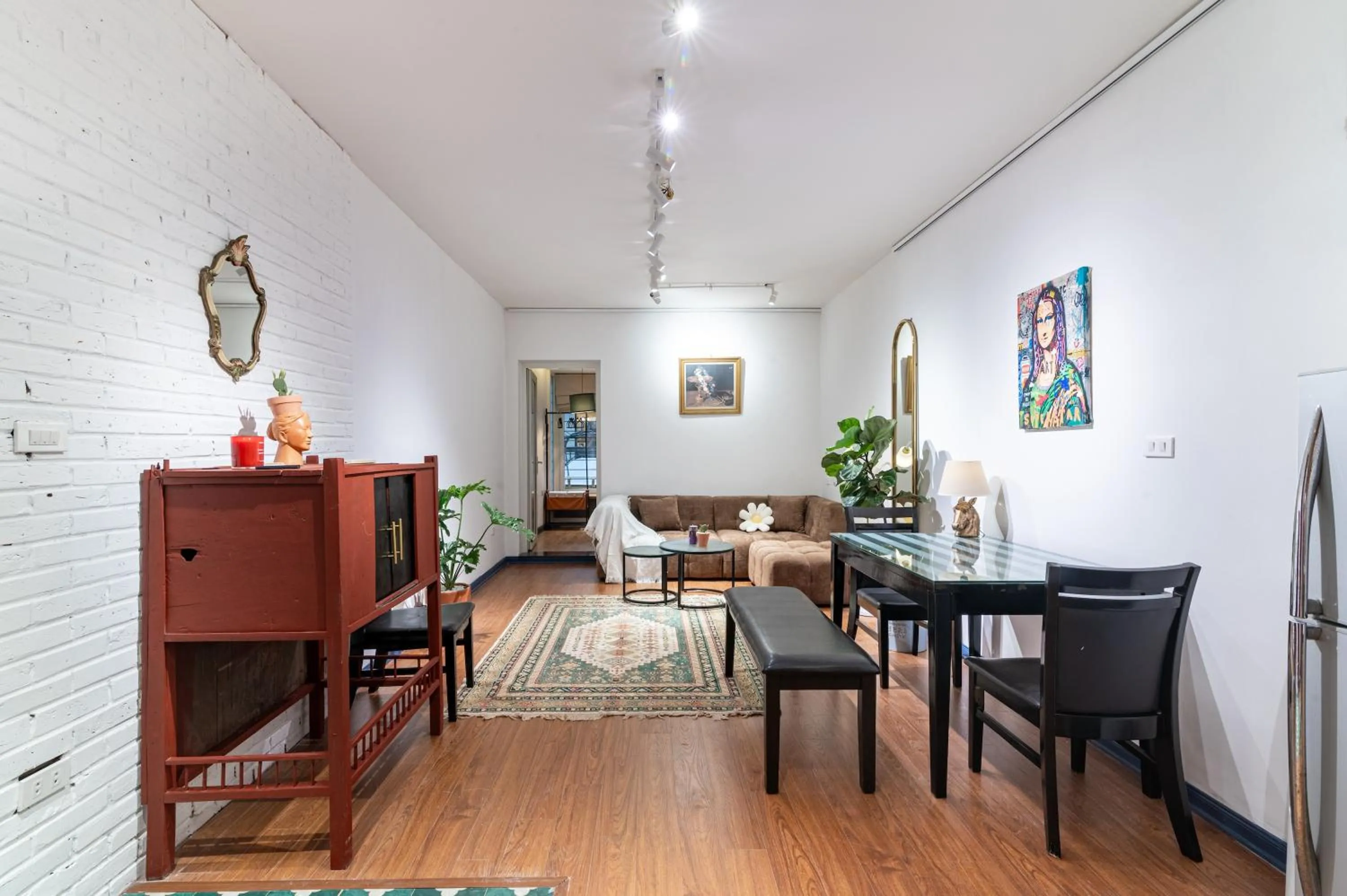 Photo of the whole room in SaziHome Le Thanh Tong Hanoi