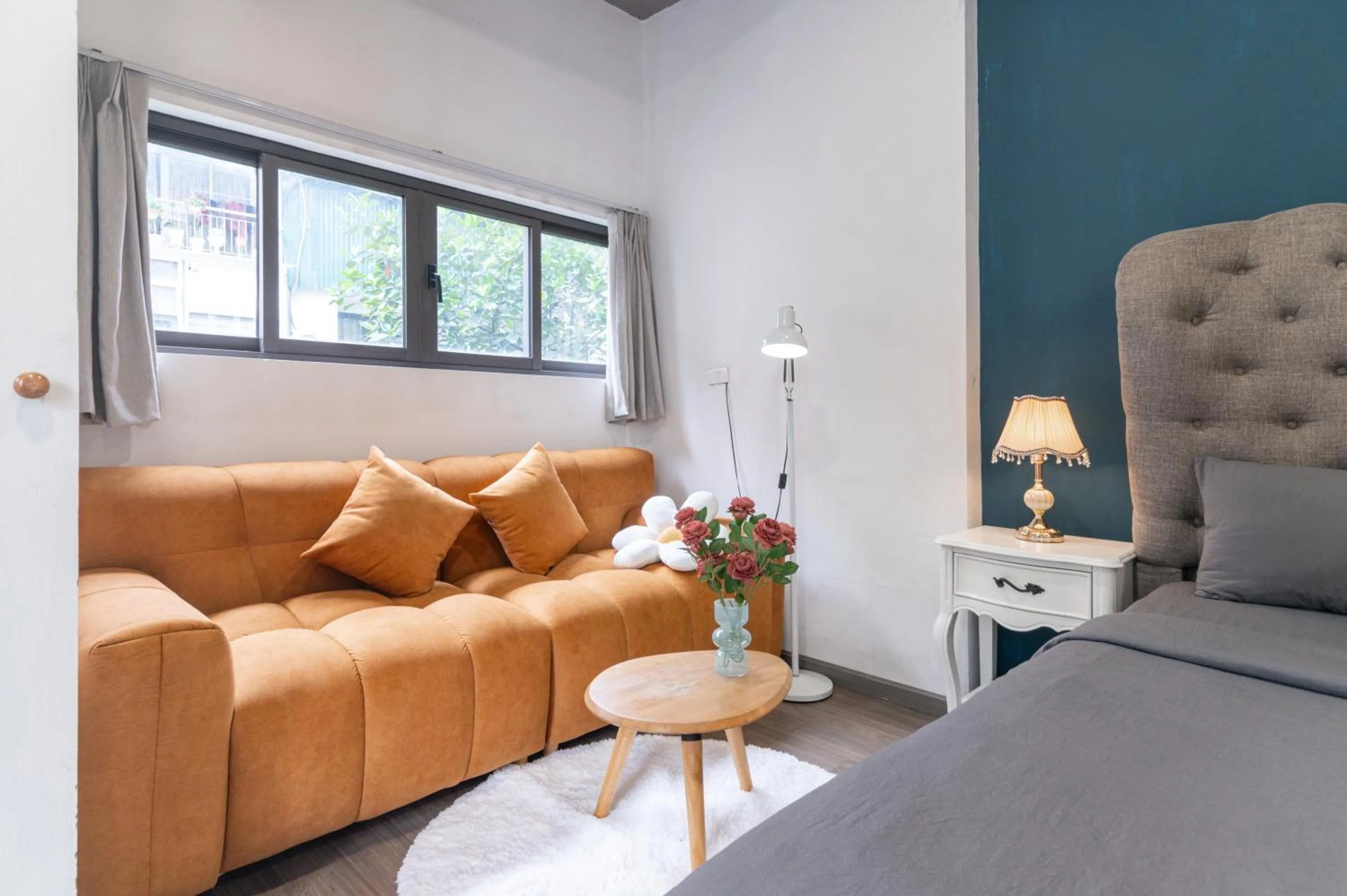 Seating area in SaziHome Le Thanh Tong Hanoi