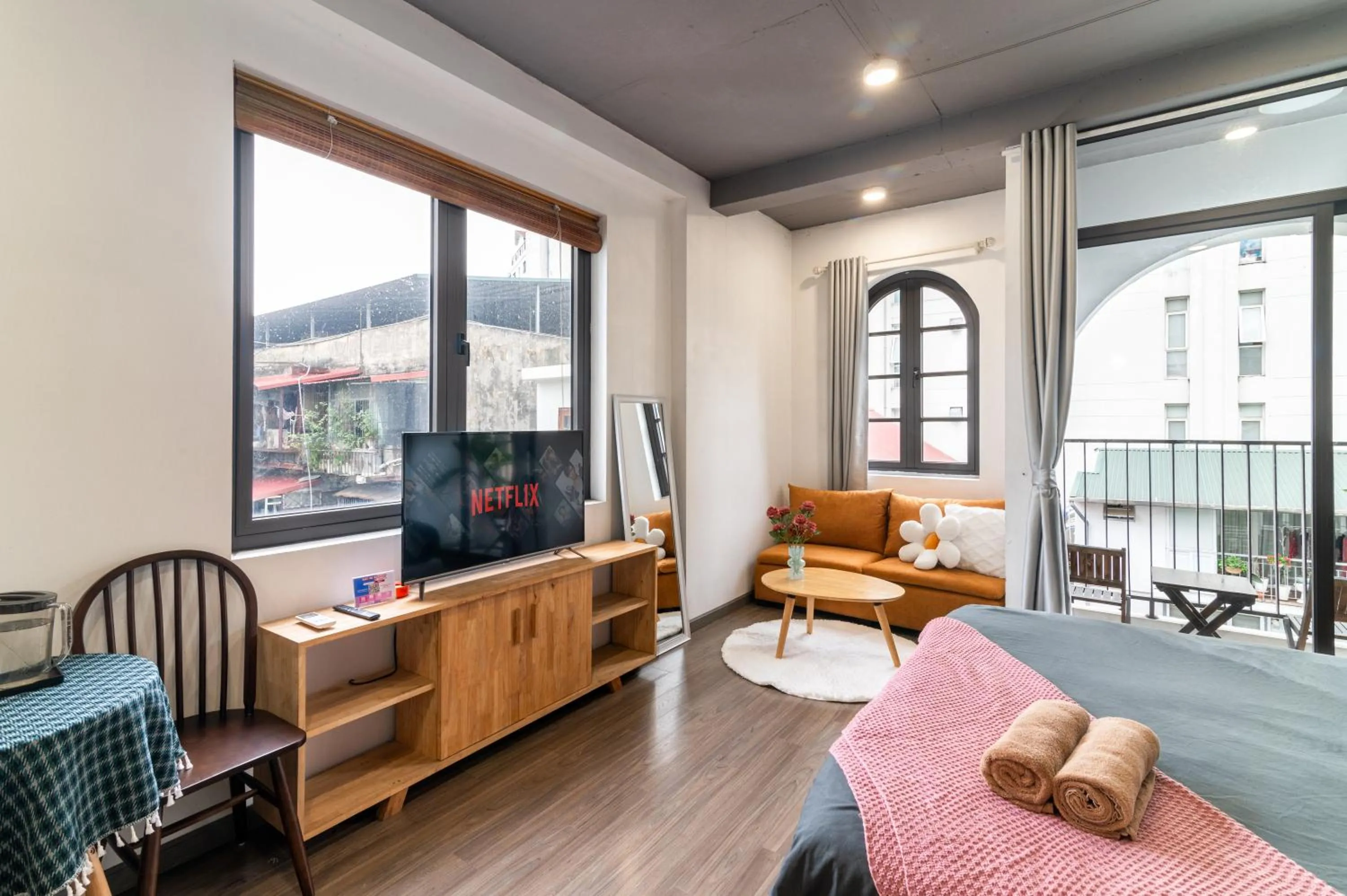 TV and multimedia, Bed in SaziHome Le Thanh Tong Hanoi