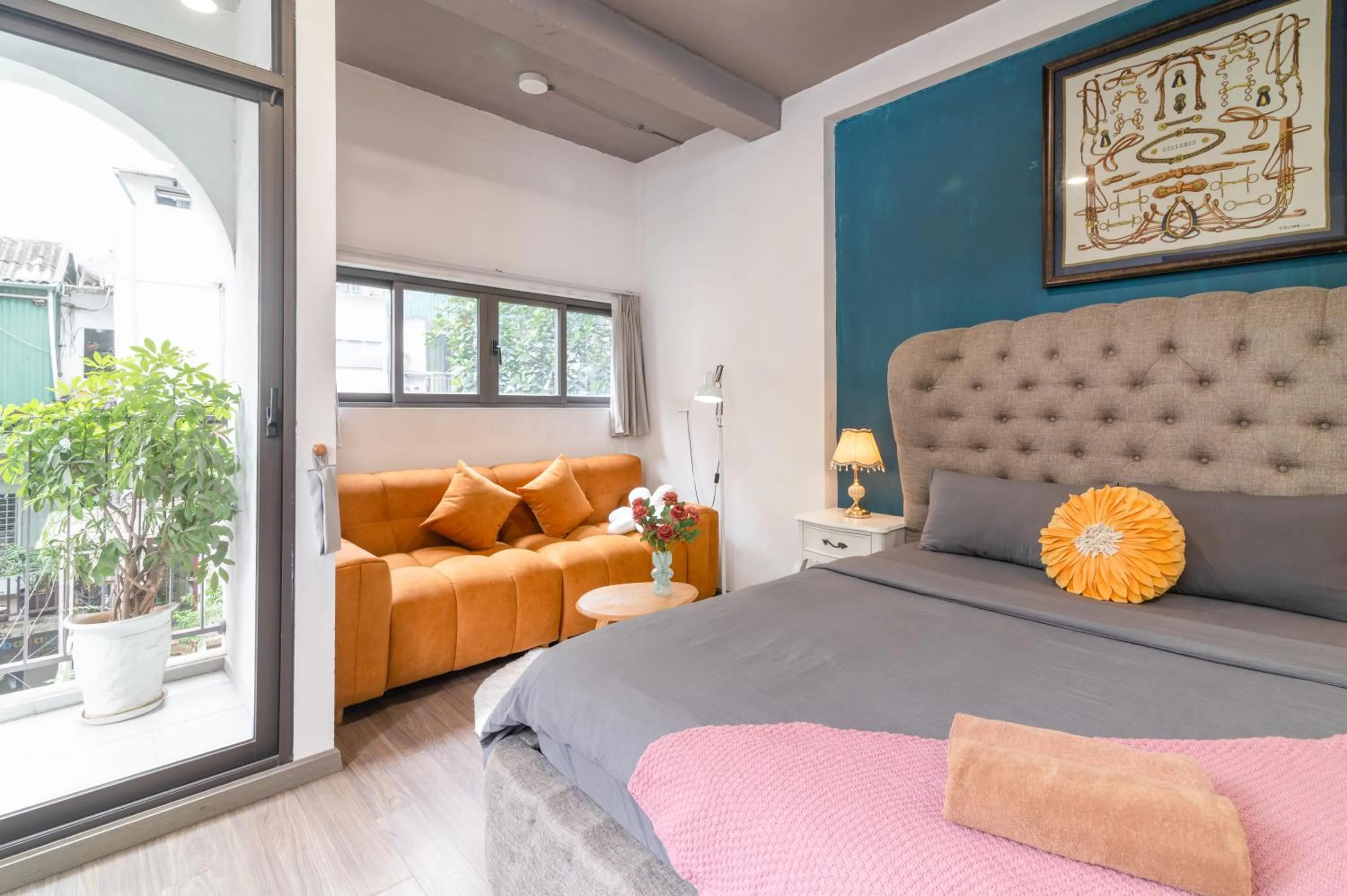 Seating area in SaziHome Le Thanh Tong Hanoi