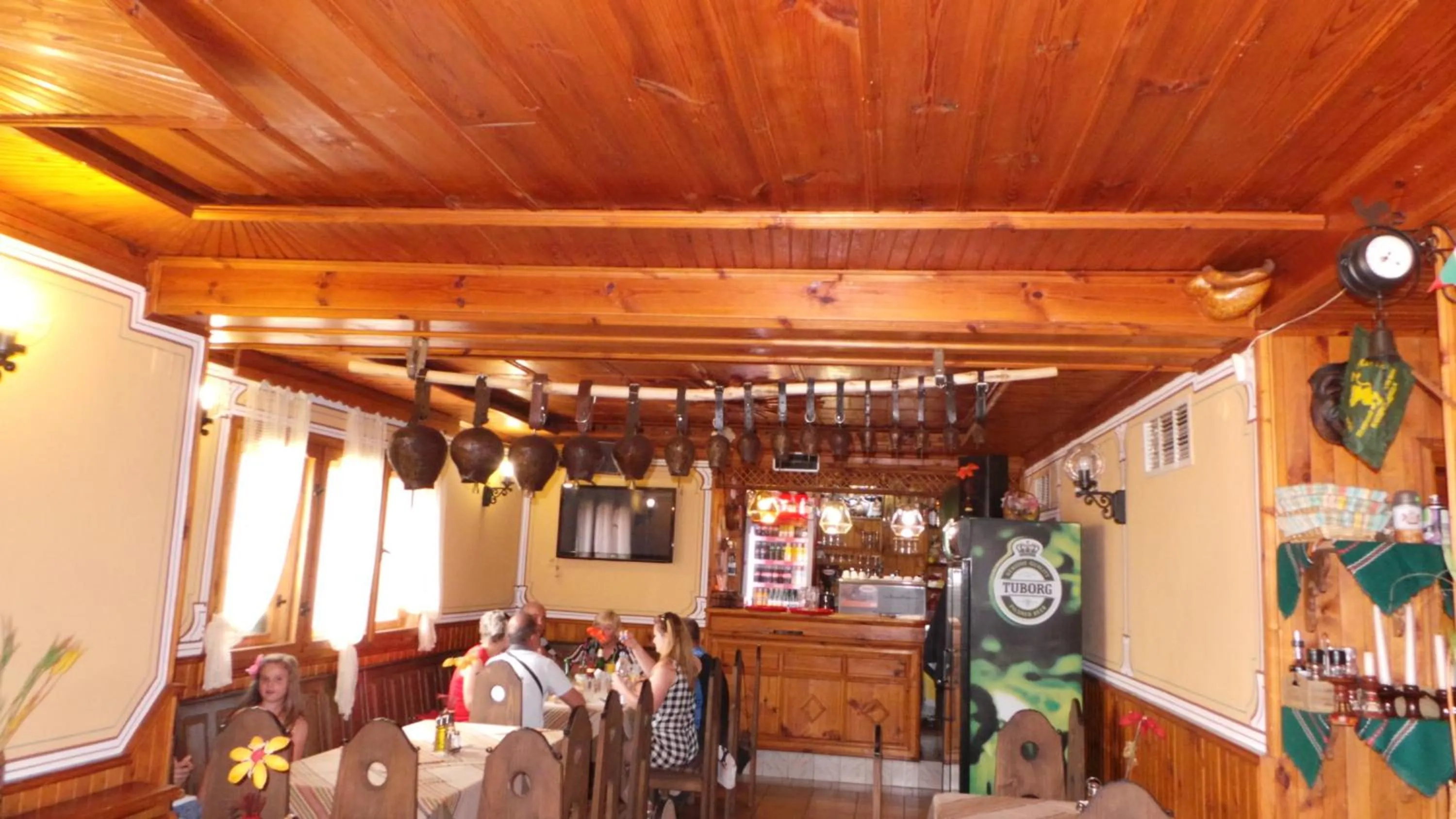 Restaurant/places to eat in Chuchura Family Hotel