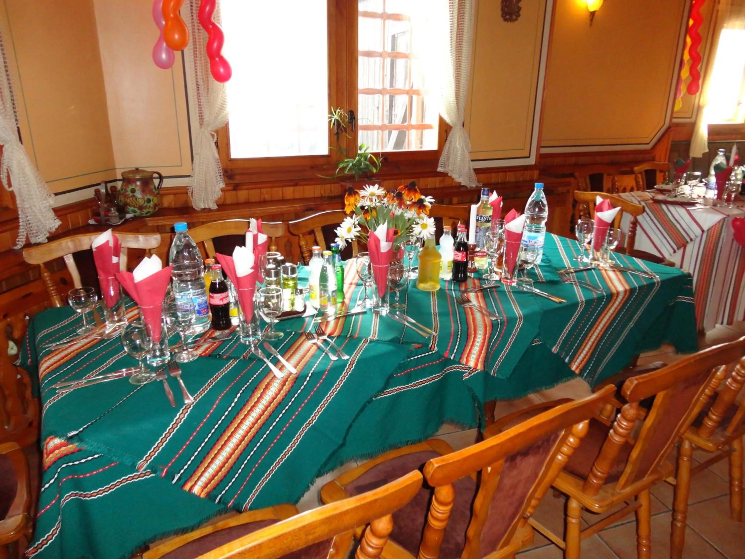 Restaurant/places to eat in Chuchura Family Hotel