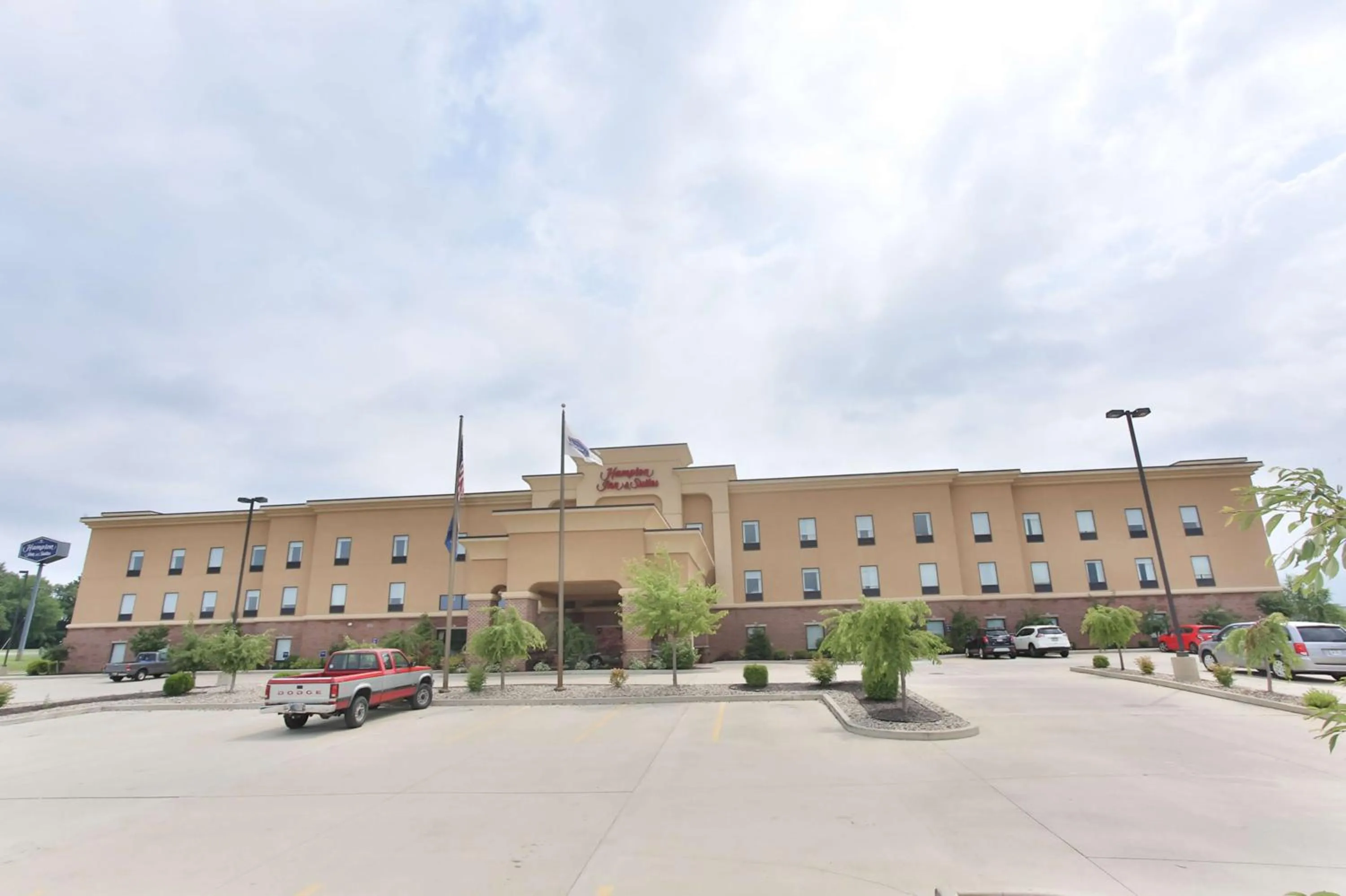 Property building in Hampton Inn & Suites Middlebury