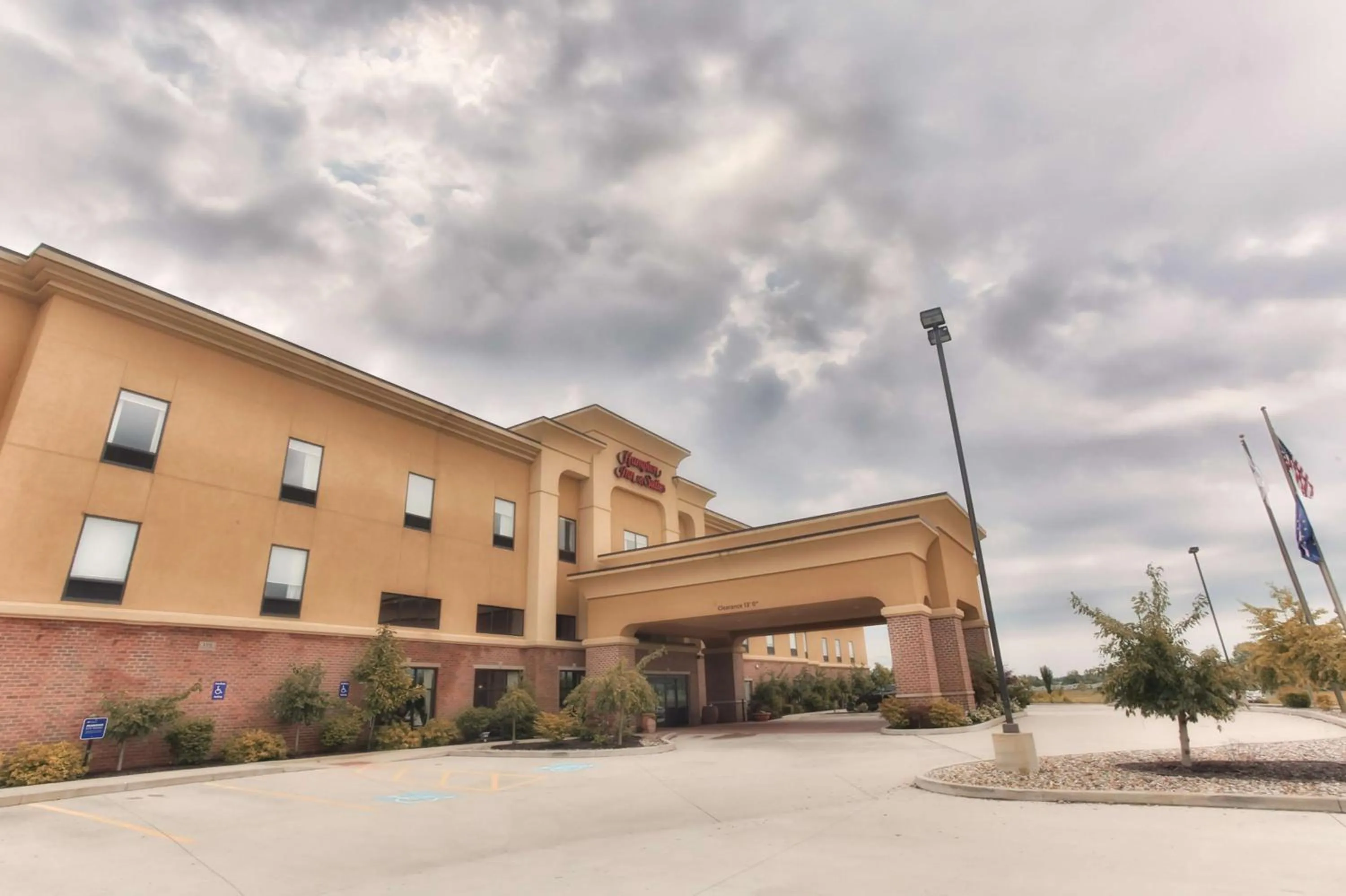 Property building in Hampton Inn & Suites Middlebury