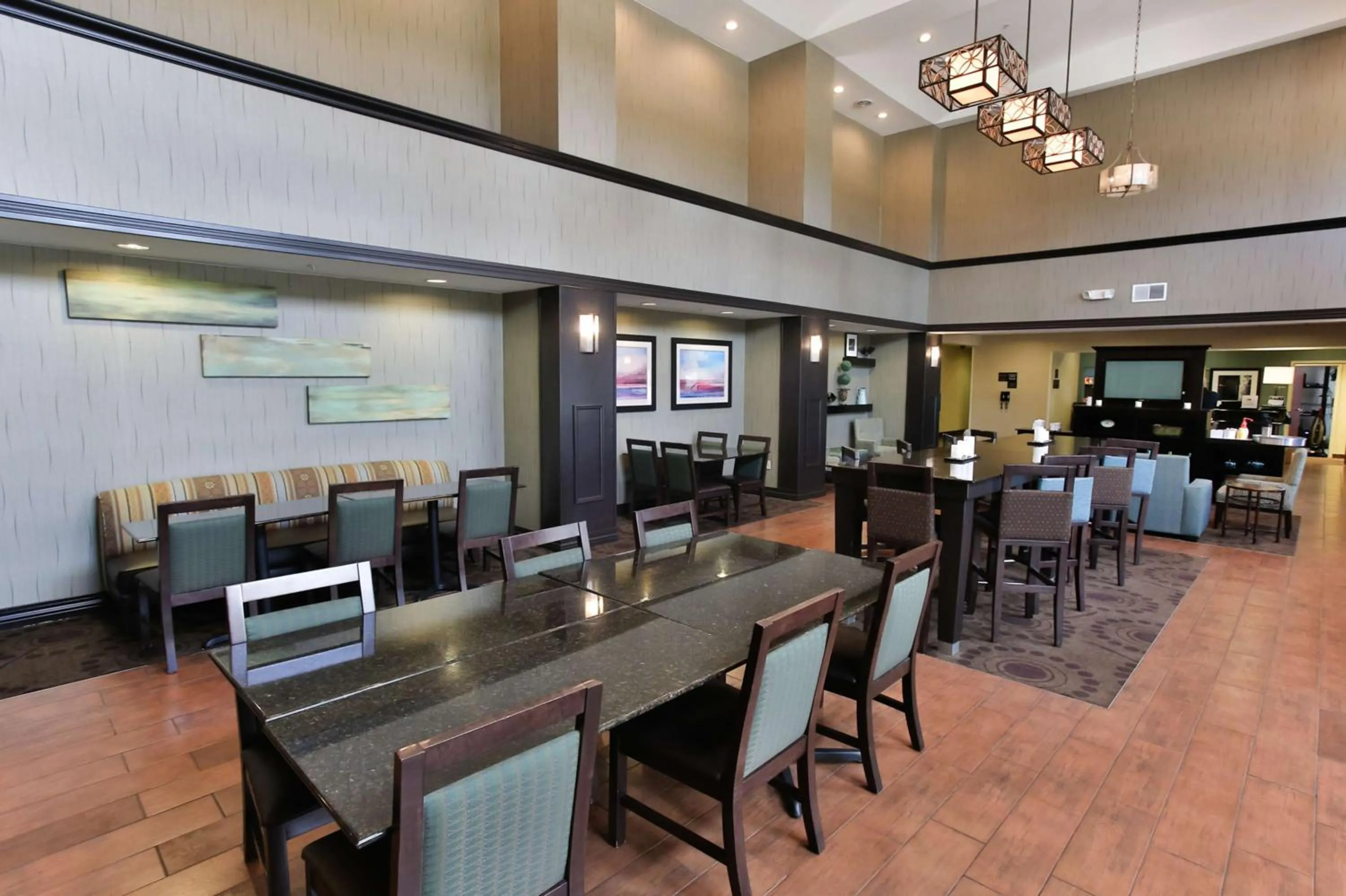 Restaurant/places to eat in Hampton Inn & Suites Middlebury