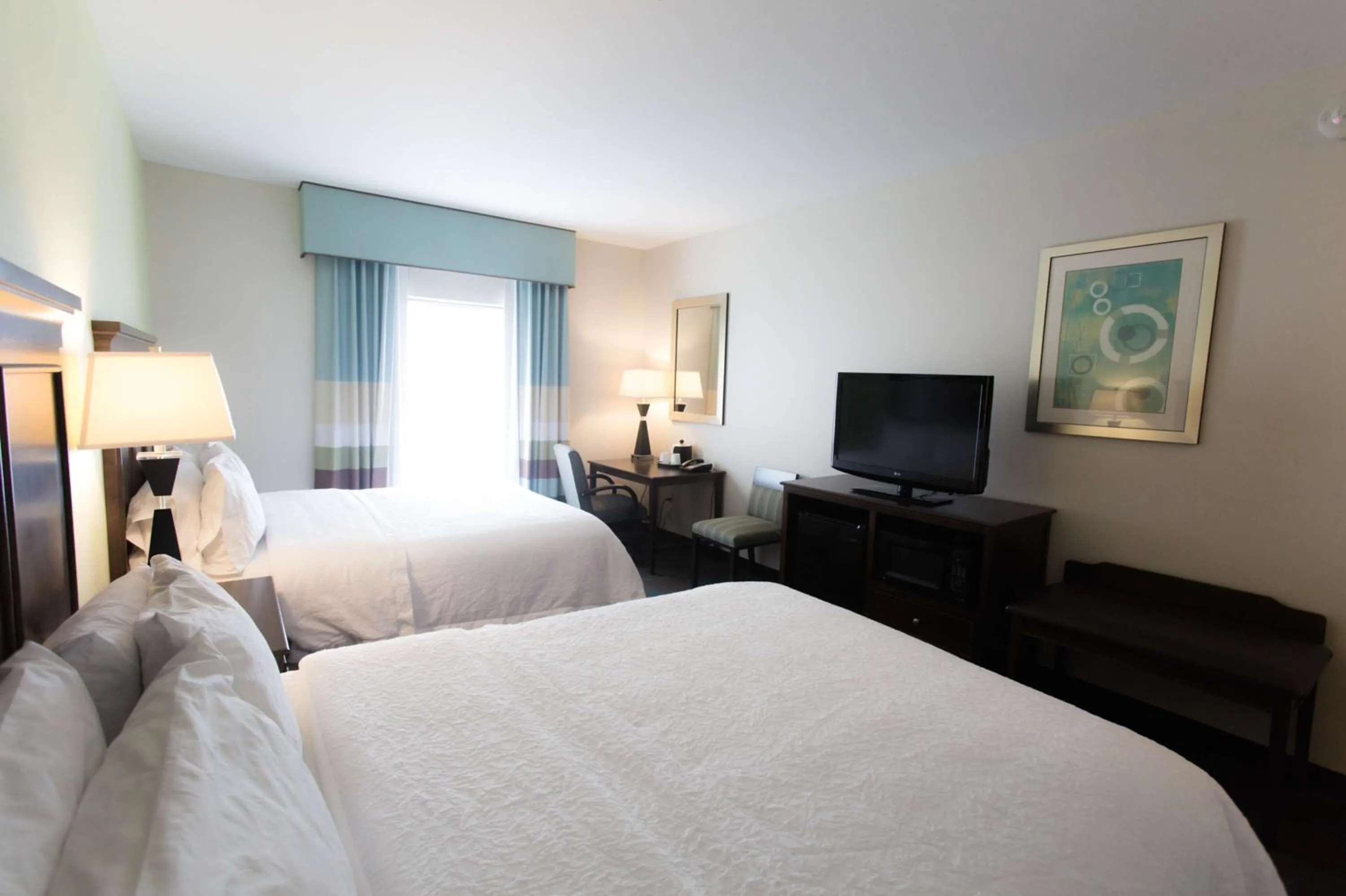 Bed in Hampton Inn & Suites Middlebury