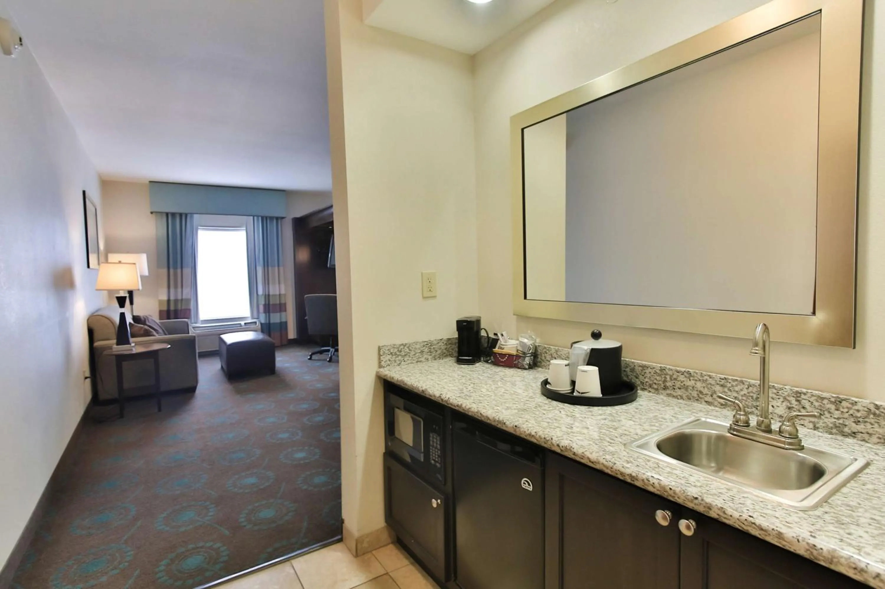 Kitchen or kitchenette in Hampton Inn & Suites Middlebury