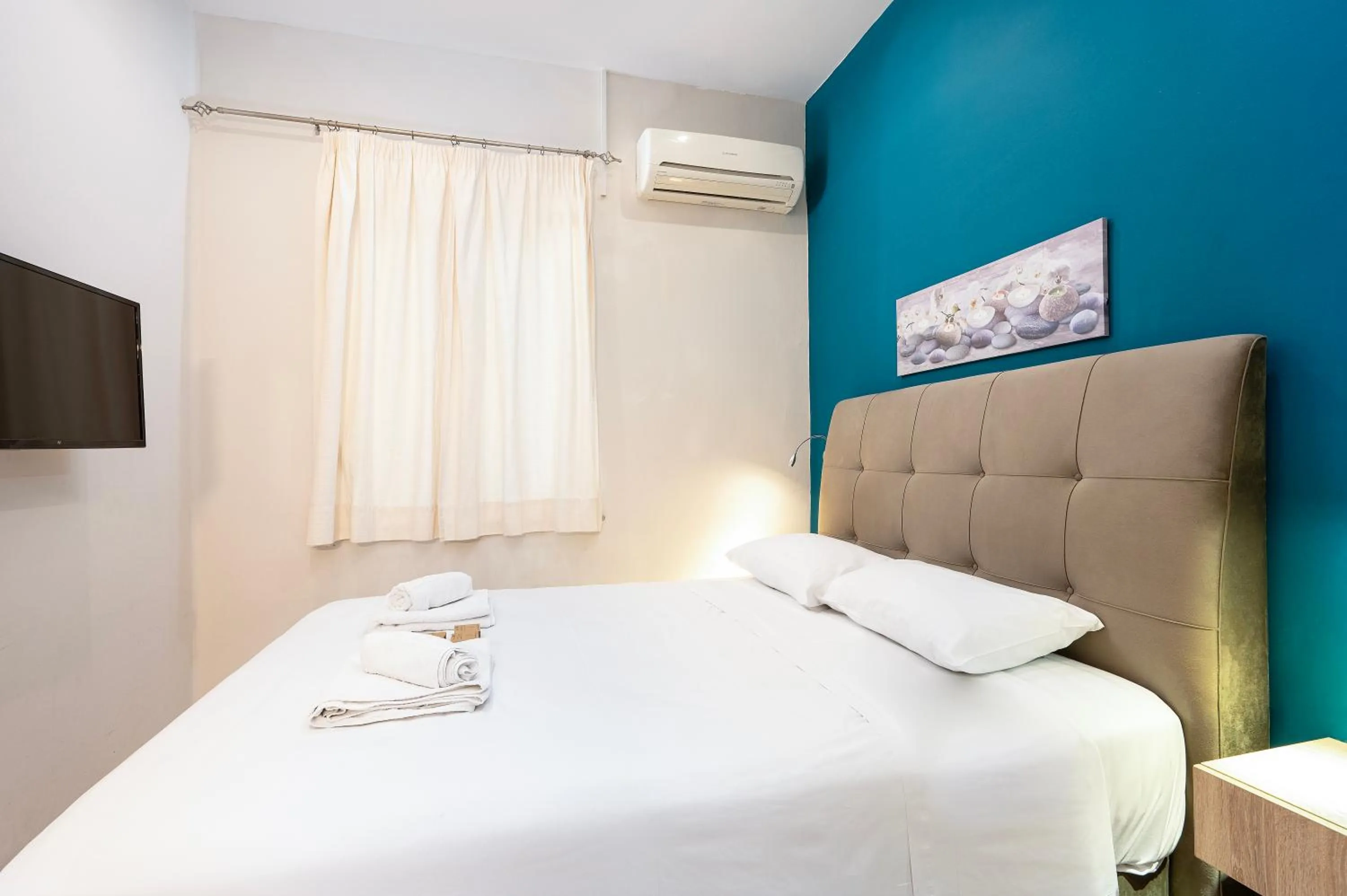Bed in Sonia Hotel & Suites - Adults Only