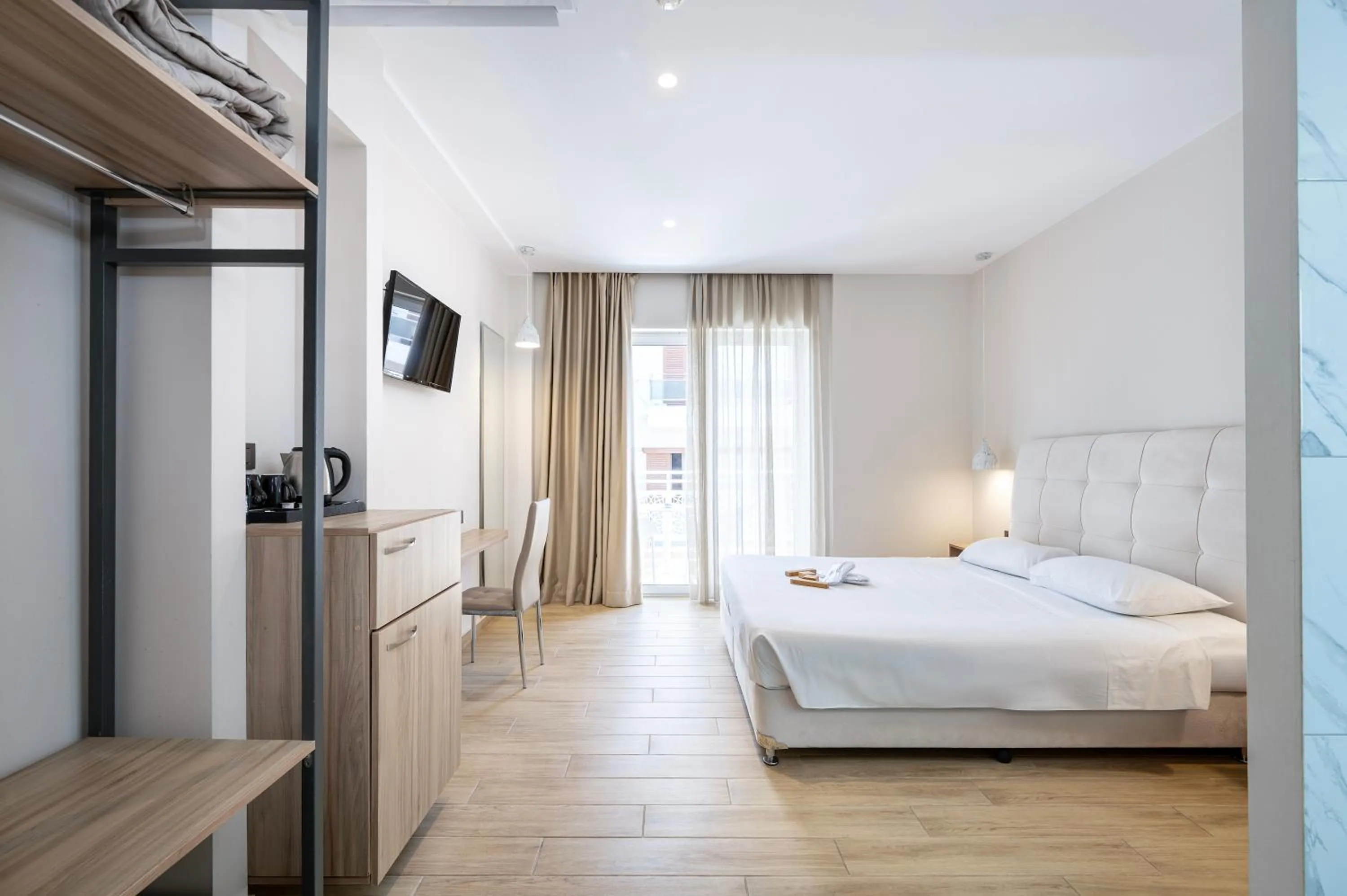 TV and multimedia, Bed in Sonia Hotel & Suites - Adults Only