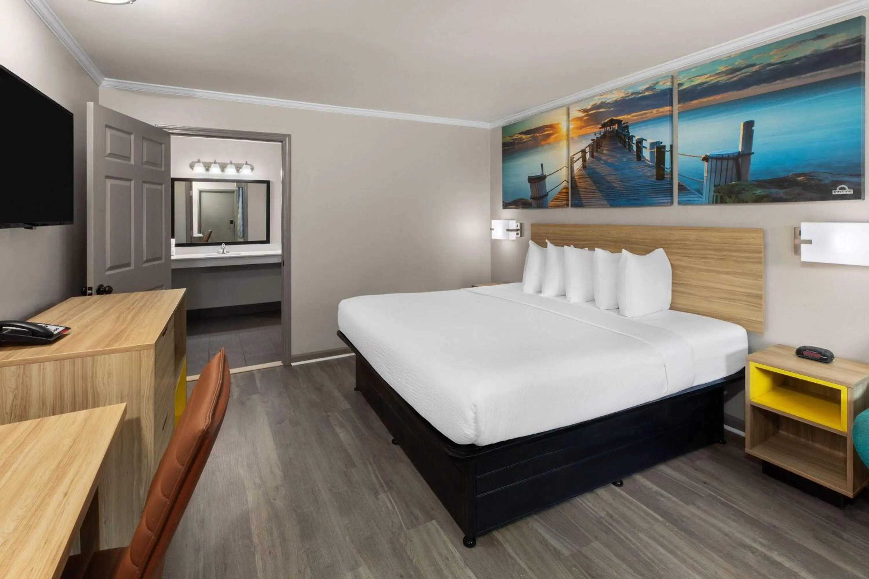 Photo of the whole room, Bed in Days Inn by Wyndham Slidell